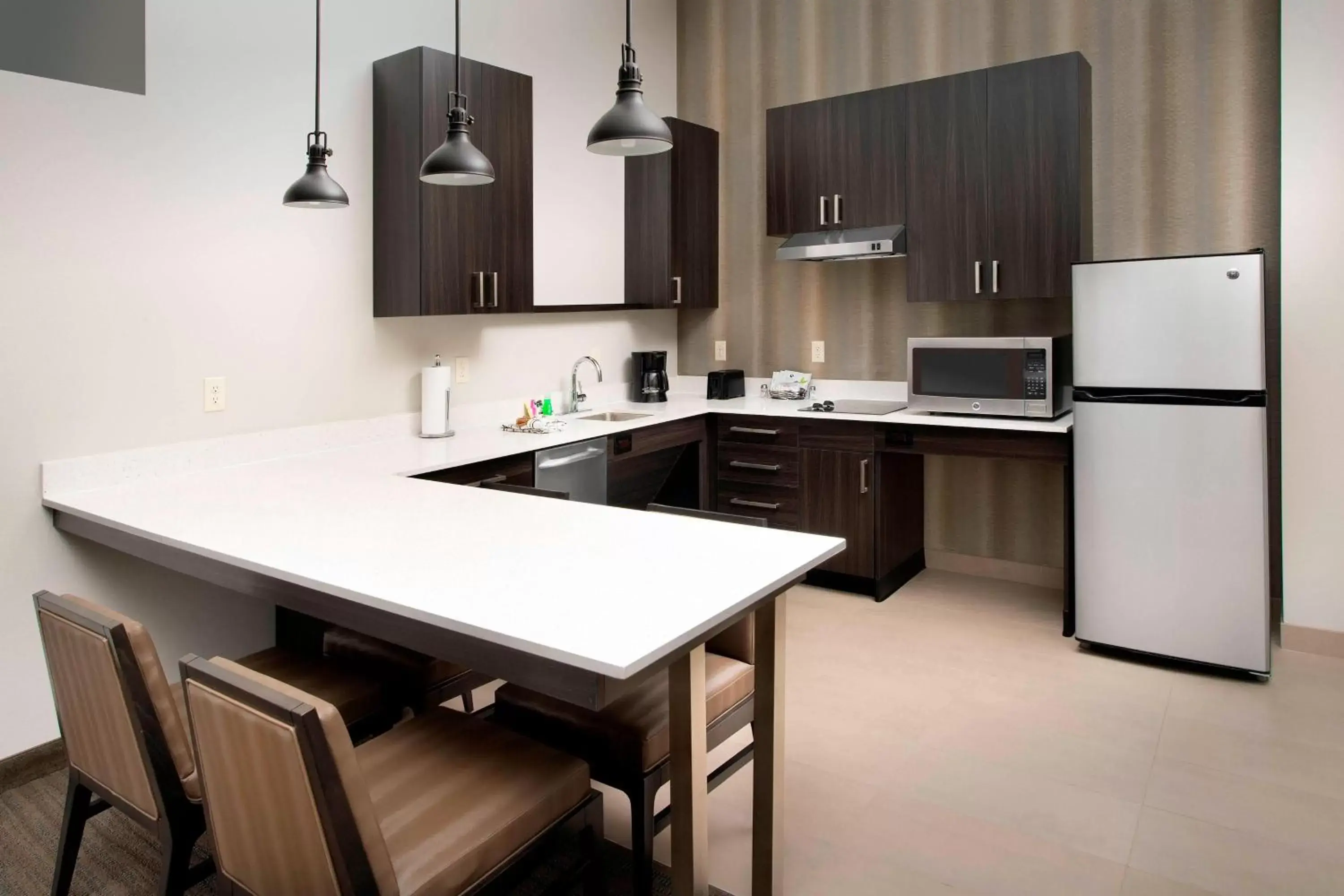 Photo of the whole room, Kitchen/Kitchenette in Residence Inn by Marriott Denver Airport/Convention Center