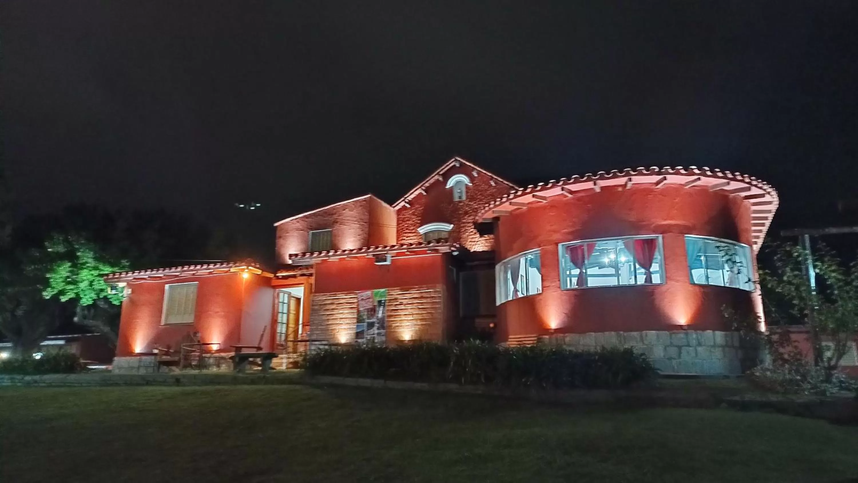 Property building in Castelar - Hotel & Apart