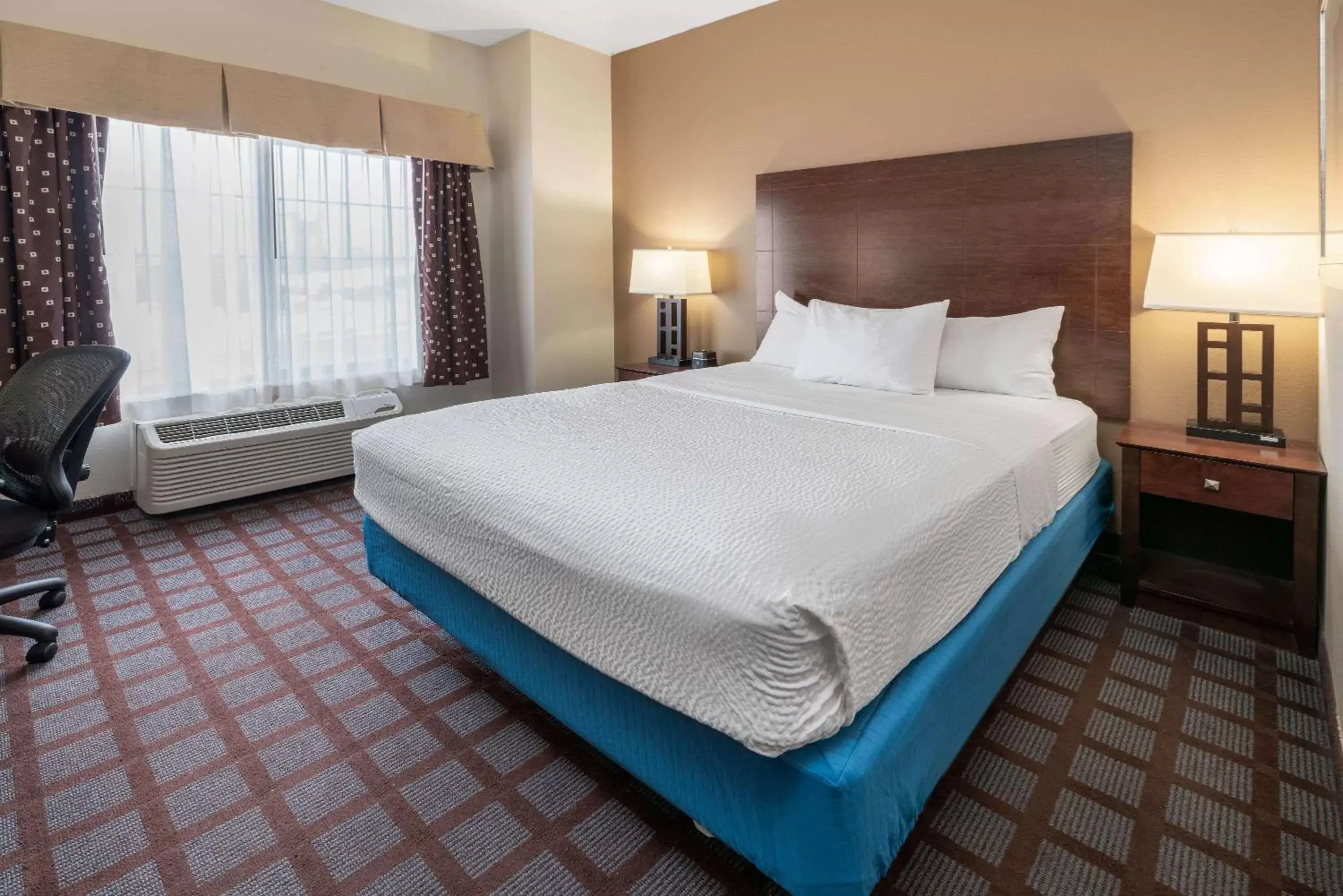 Photo of the whole room, Bed in La Quinta by Wyndham Bozeman Photo of the whole room, Bed in La Quinta by Wyndham Bozeman