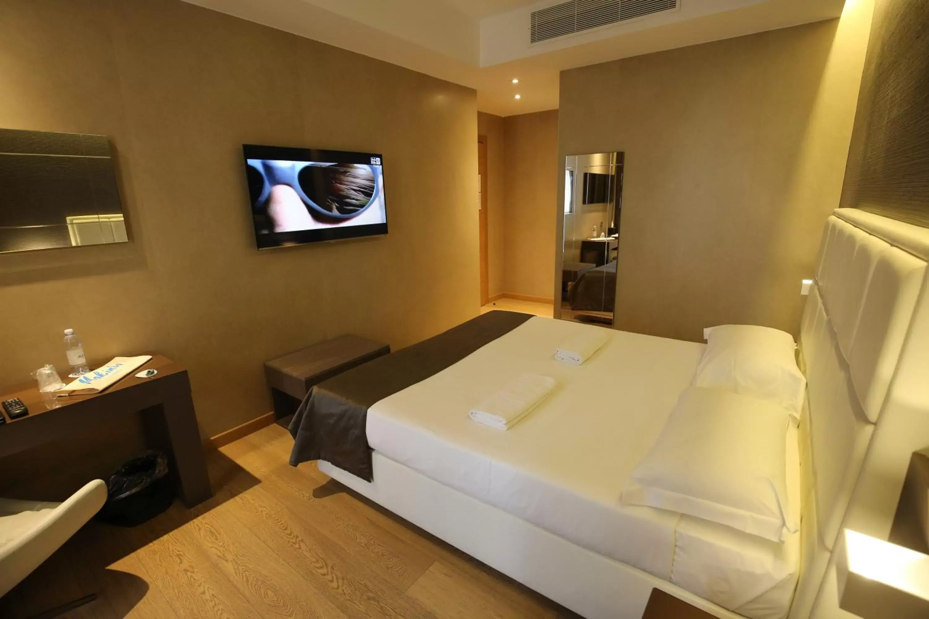 Photo of the whole room, Bed in Mokinba Hotels Baviera