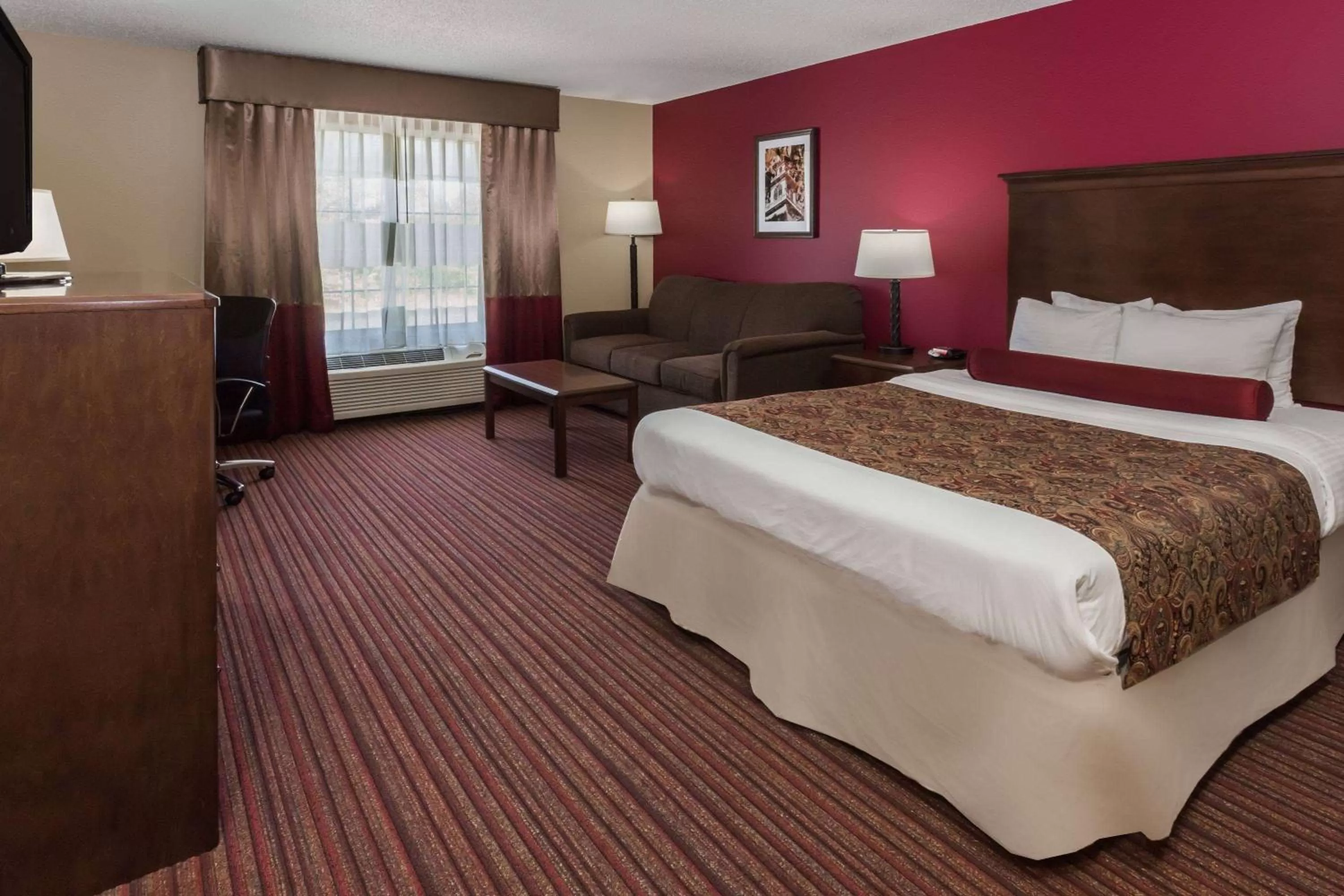 Photo of the whole room, Bed in Baymont by Wyndham Mequon Milwaukee Area