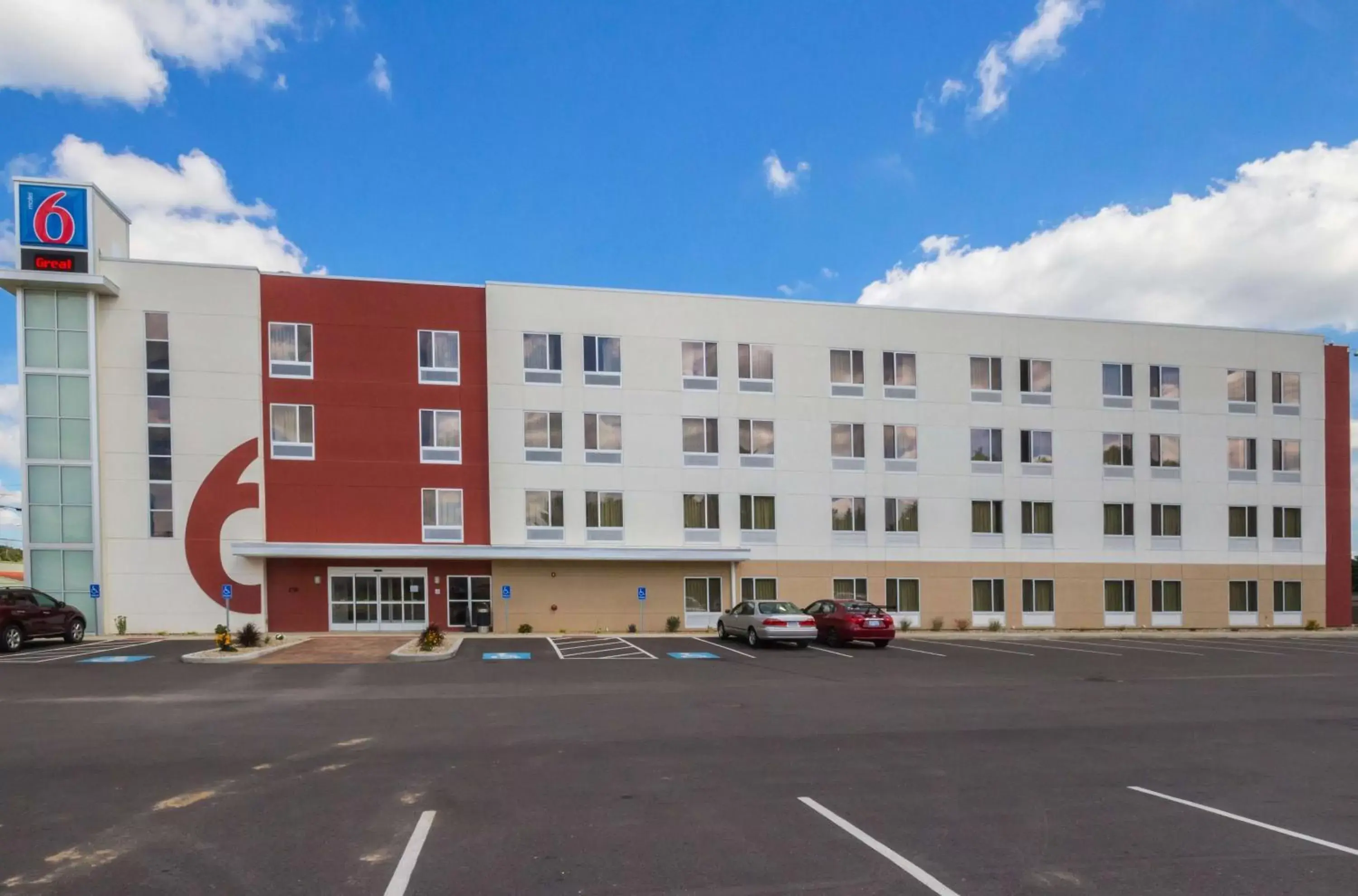 Property Building in Motel 6-South Bend, IN - Mishawaka