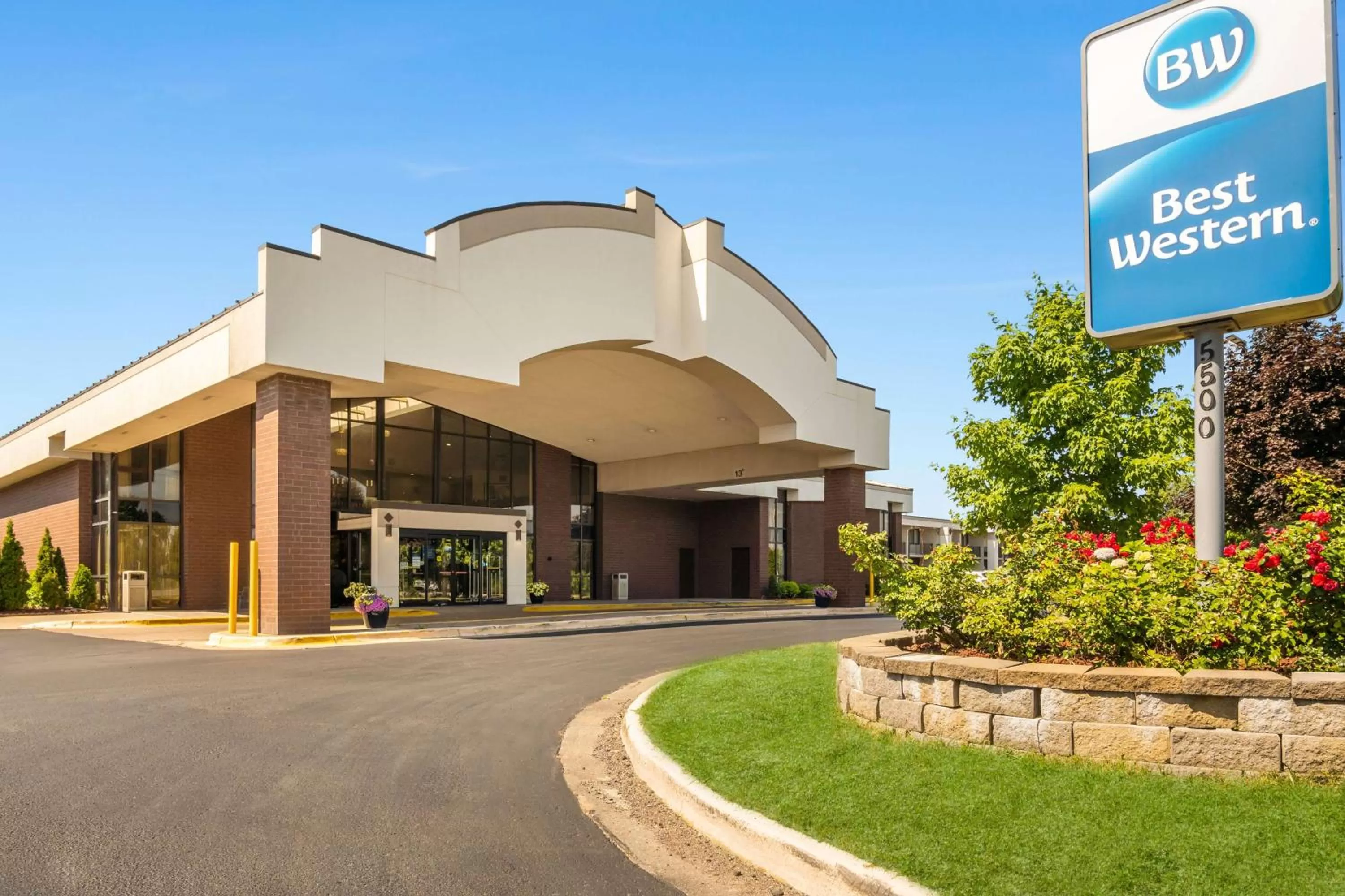 AmericInn by Wyndham Grand Rapids Airport North