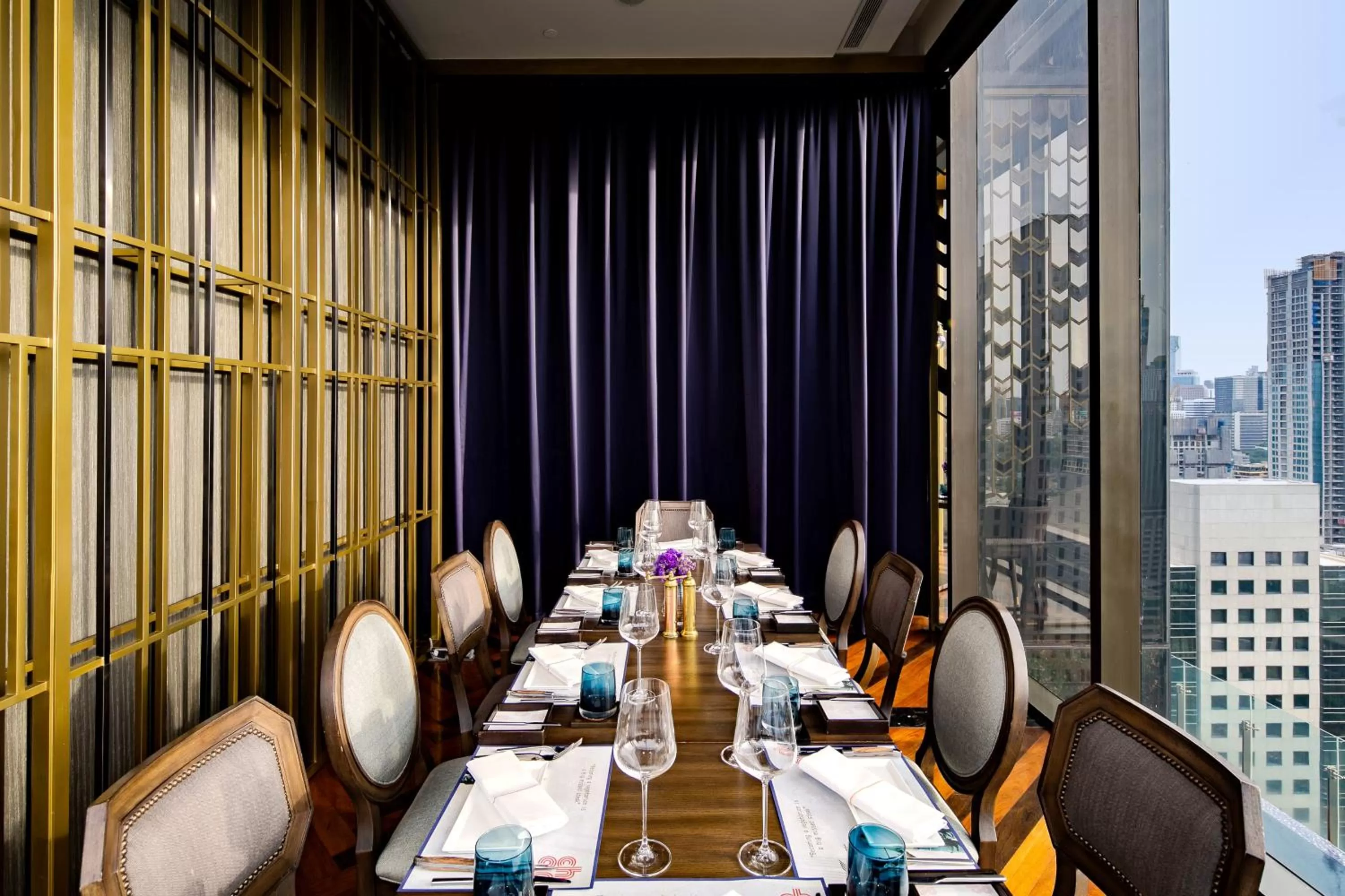 Restaurant/places to eat in Hotel Indigo Bangkok Wireless Road by IHG