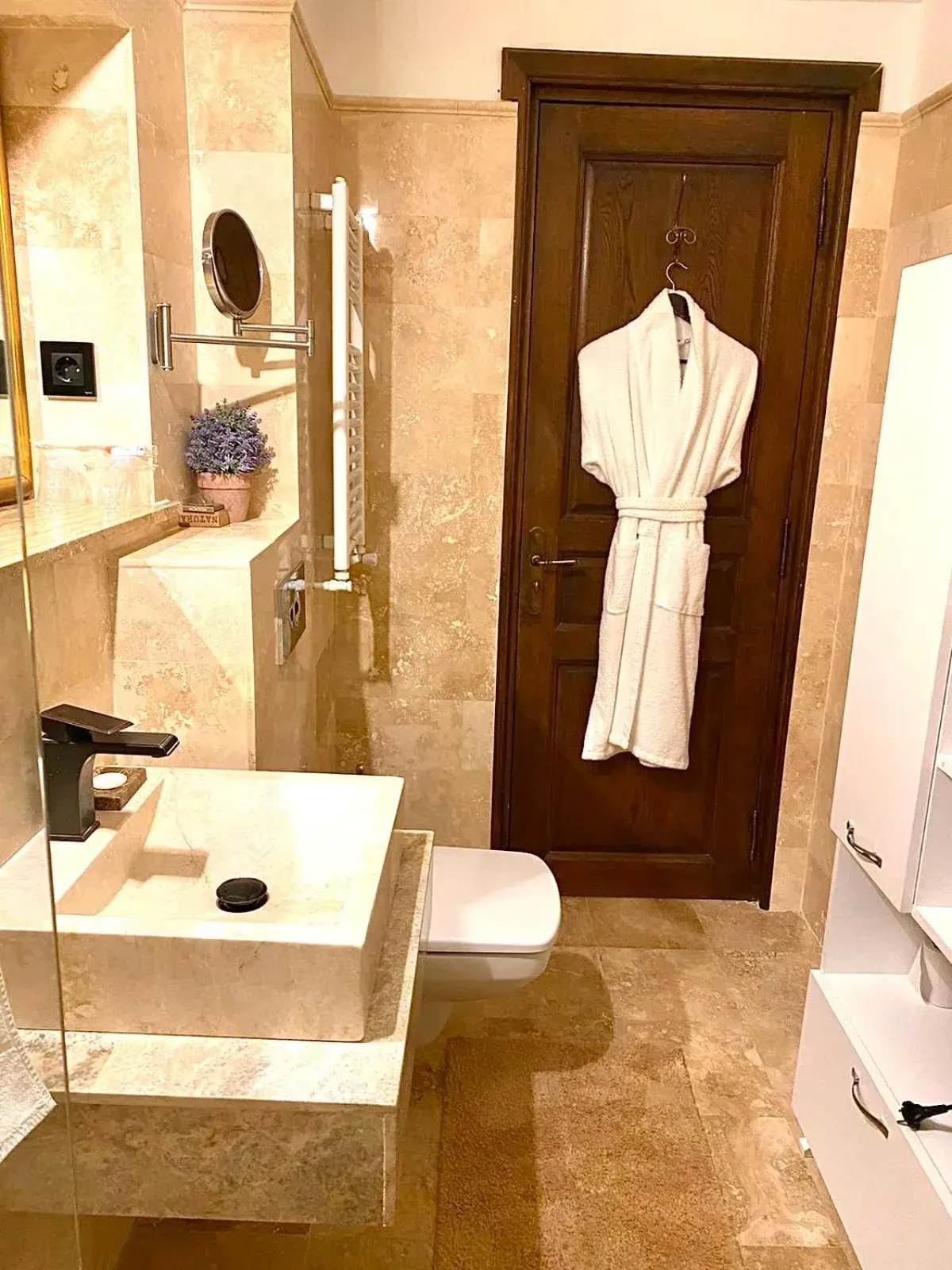 Bathroom in Arc de Triomphe by Residence Hotels