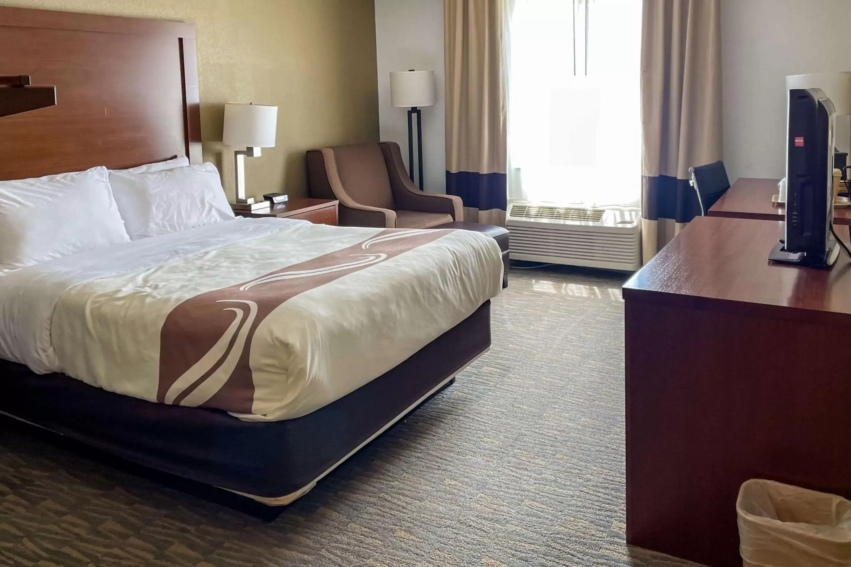 Bedroom, Bed in Quality Inn & Suites Georgetown - Seaford