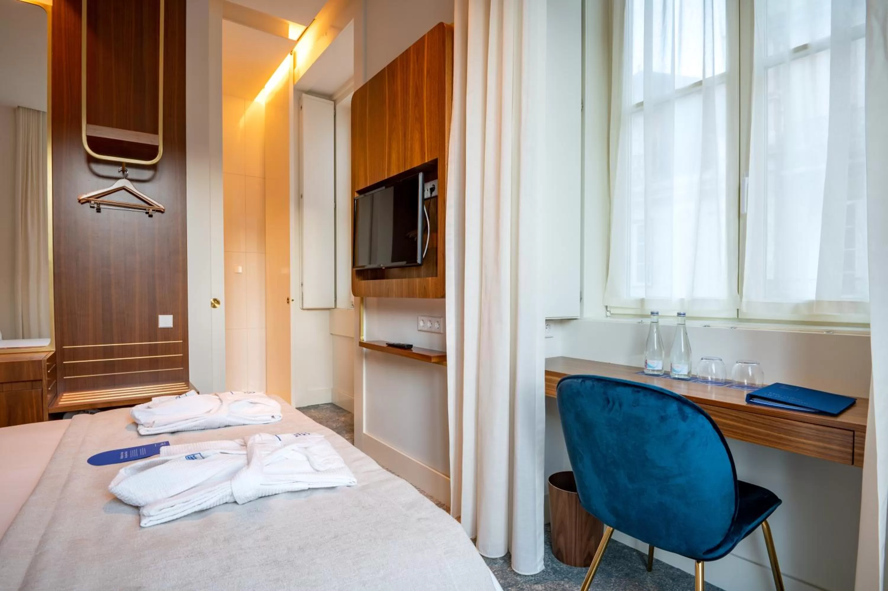 Bed in Blue Liberdade Hotel