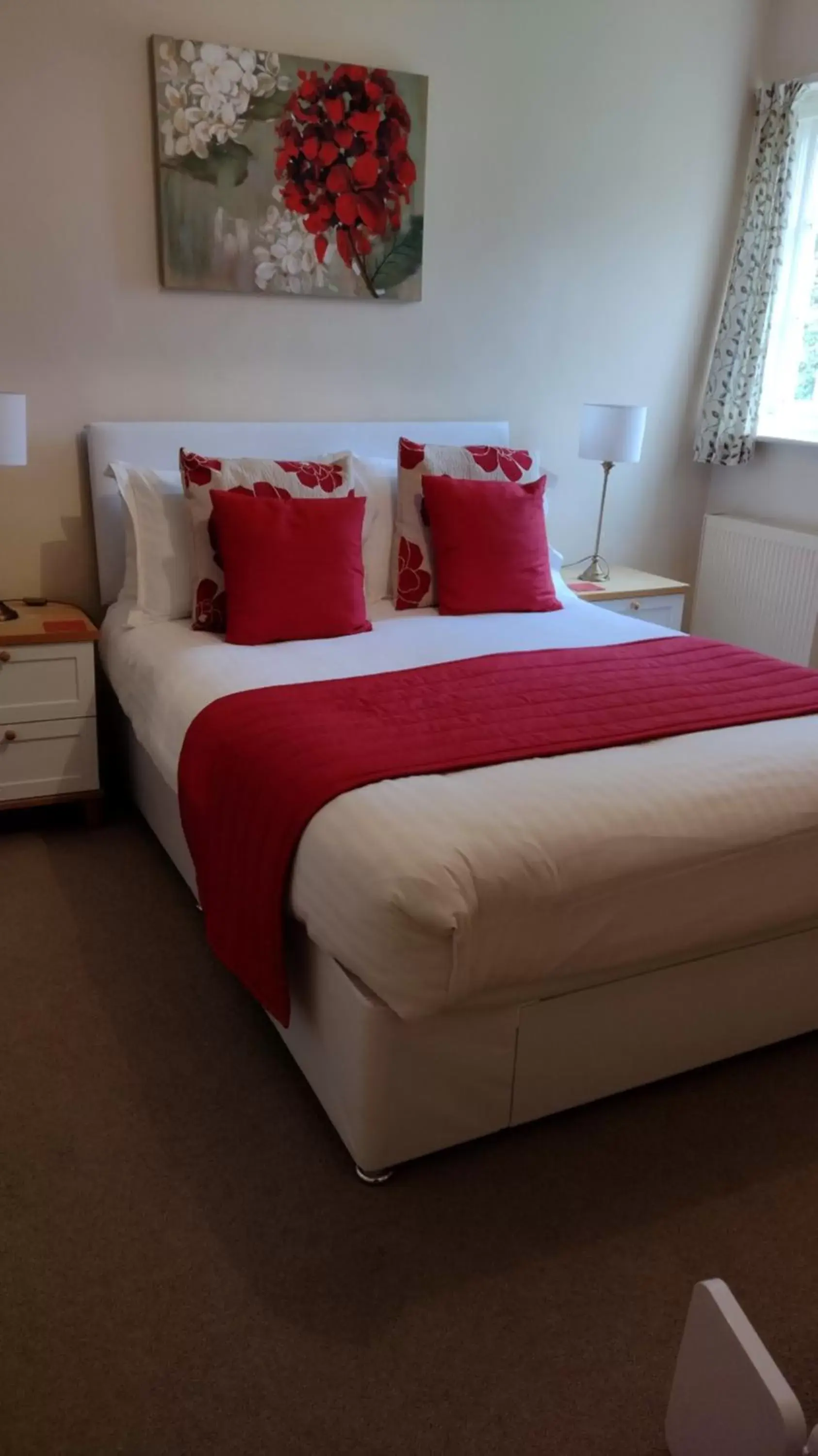 Bedroom, Bed in Buckley Farmhouse