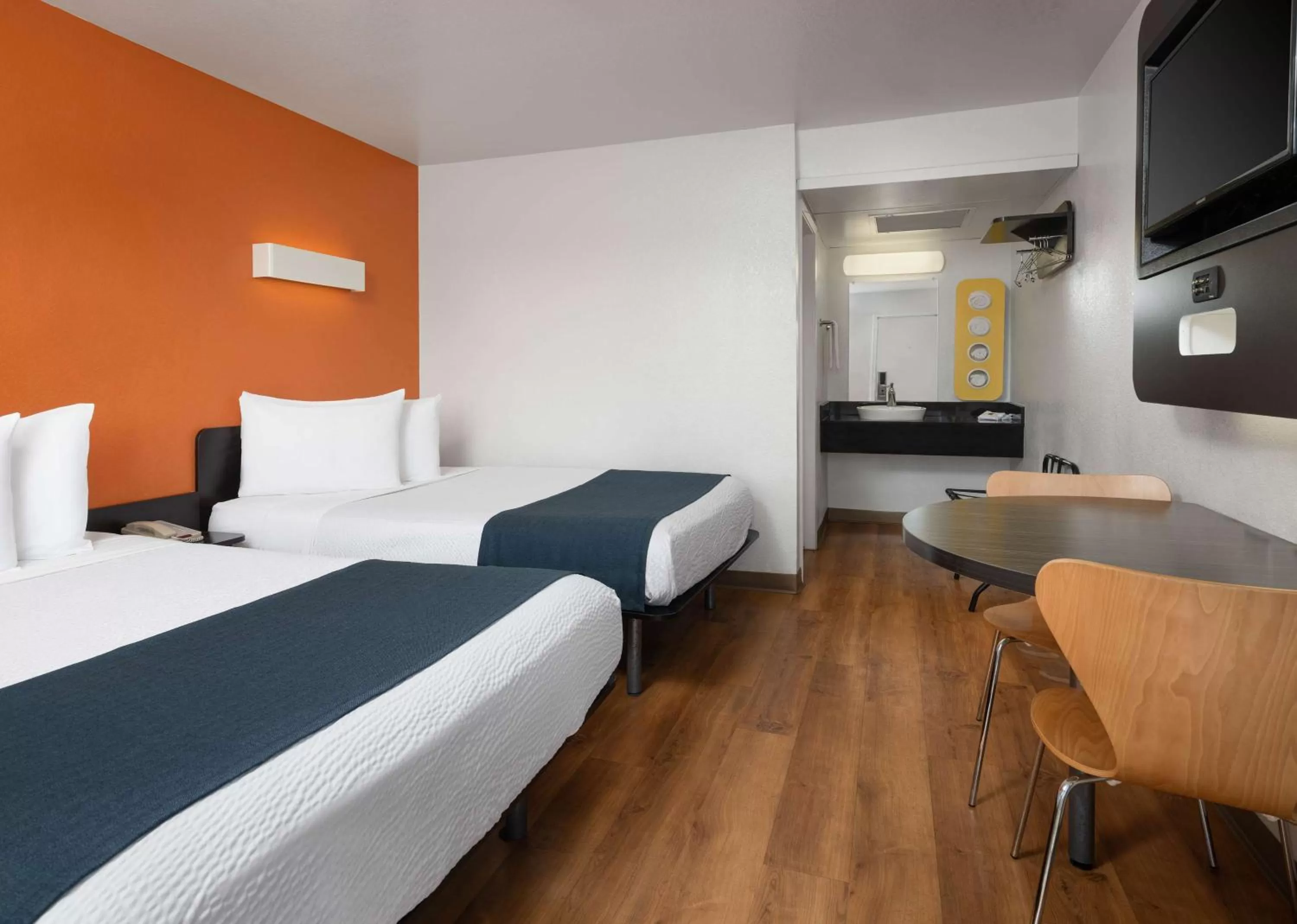 Bedroom, Bed in Motel 6-Carpinteria, CA - Santa Barbara - North