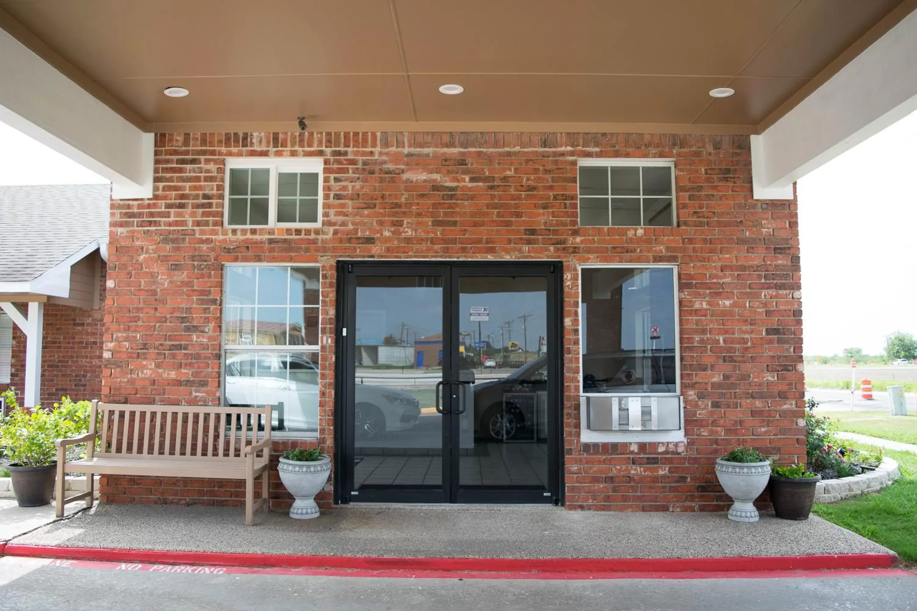 Facade/Entrance in Countryside Inn