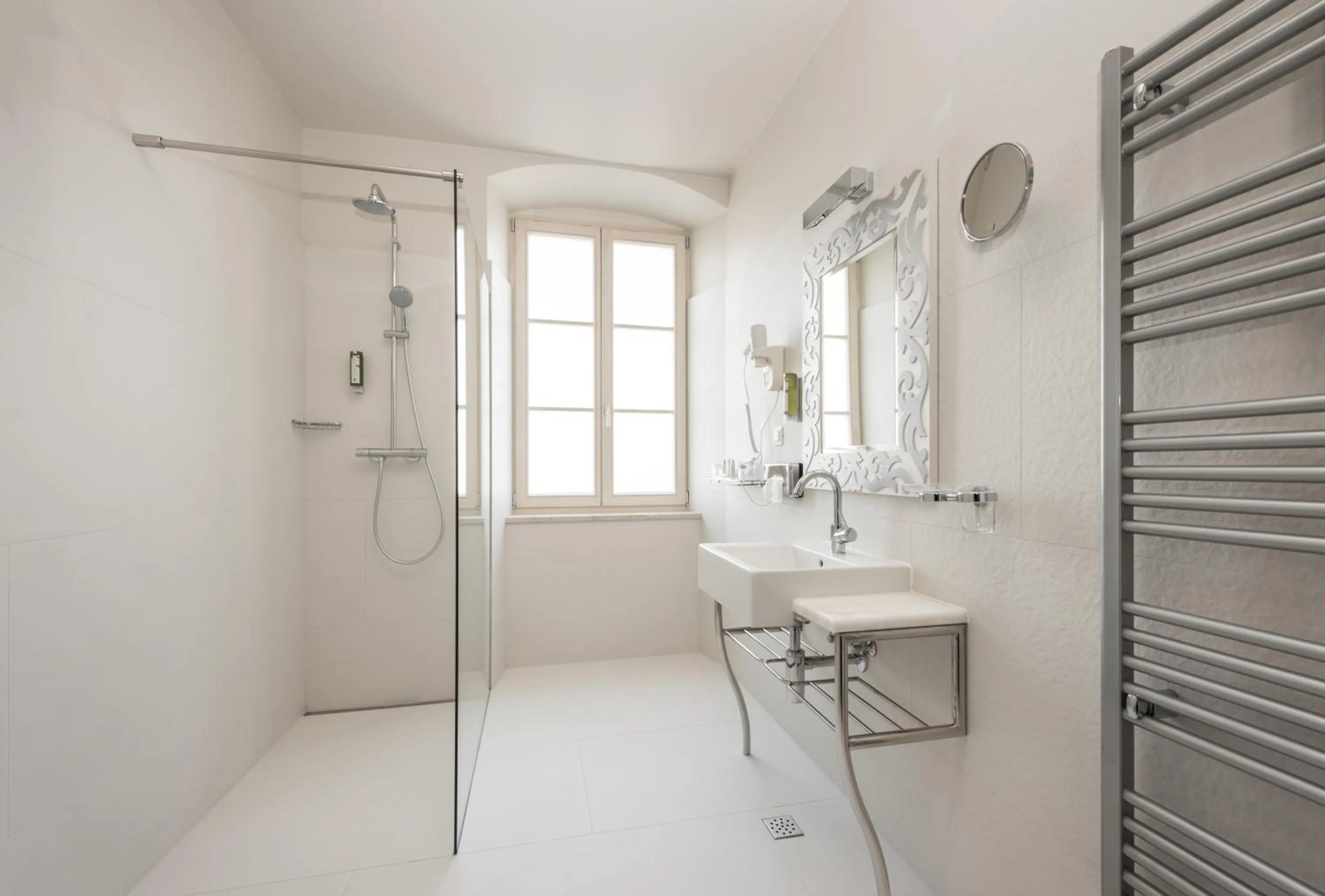 Shower in Bastion Heritage Hotel