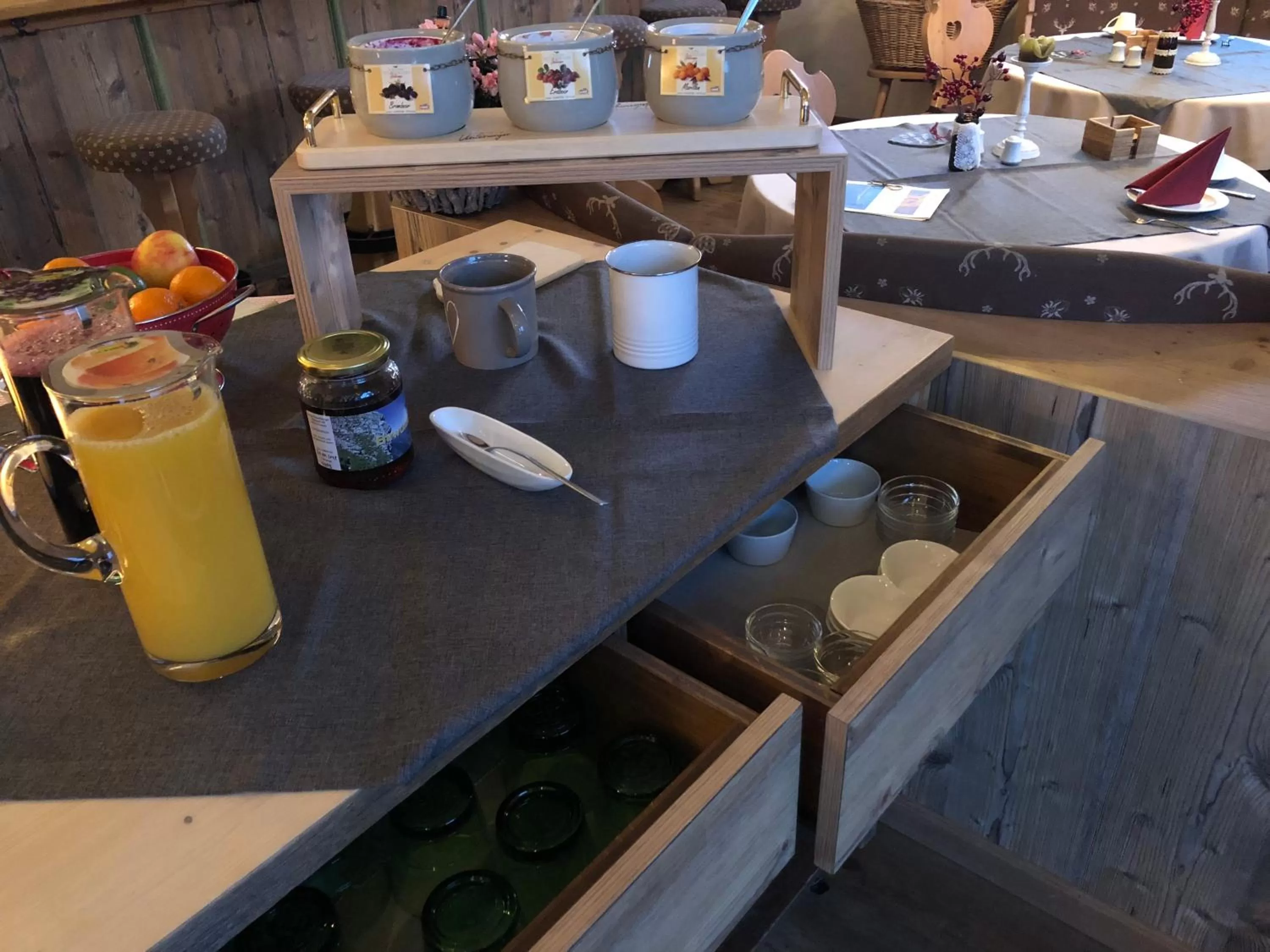 Food and drinks in Hotel zum Urviech -Erwachsenenhotel-