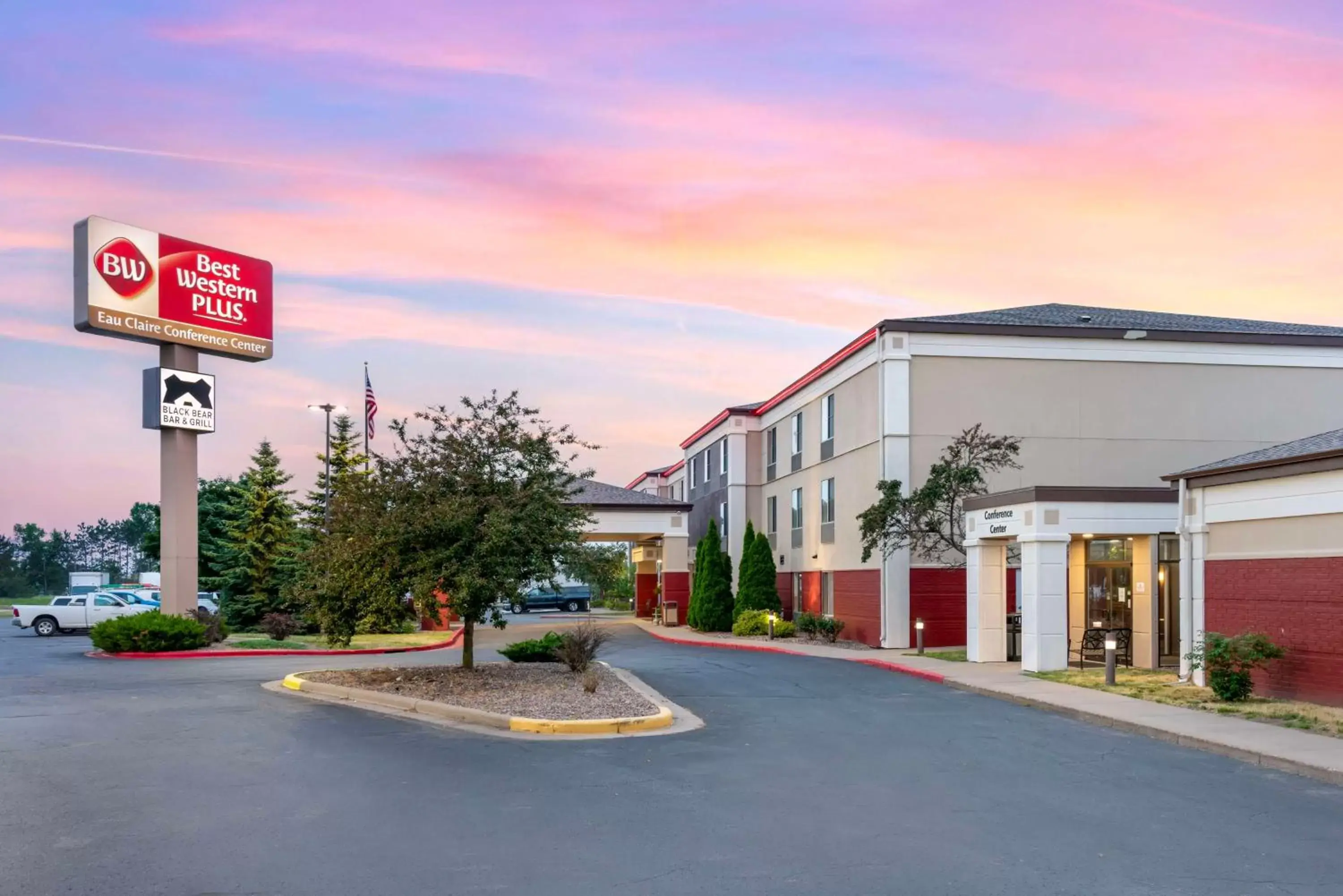Property Building in Best Western Plus Eau Claire Conference Center