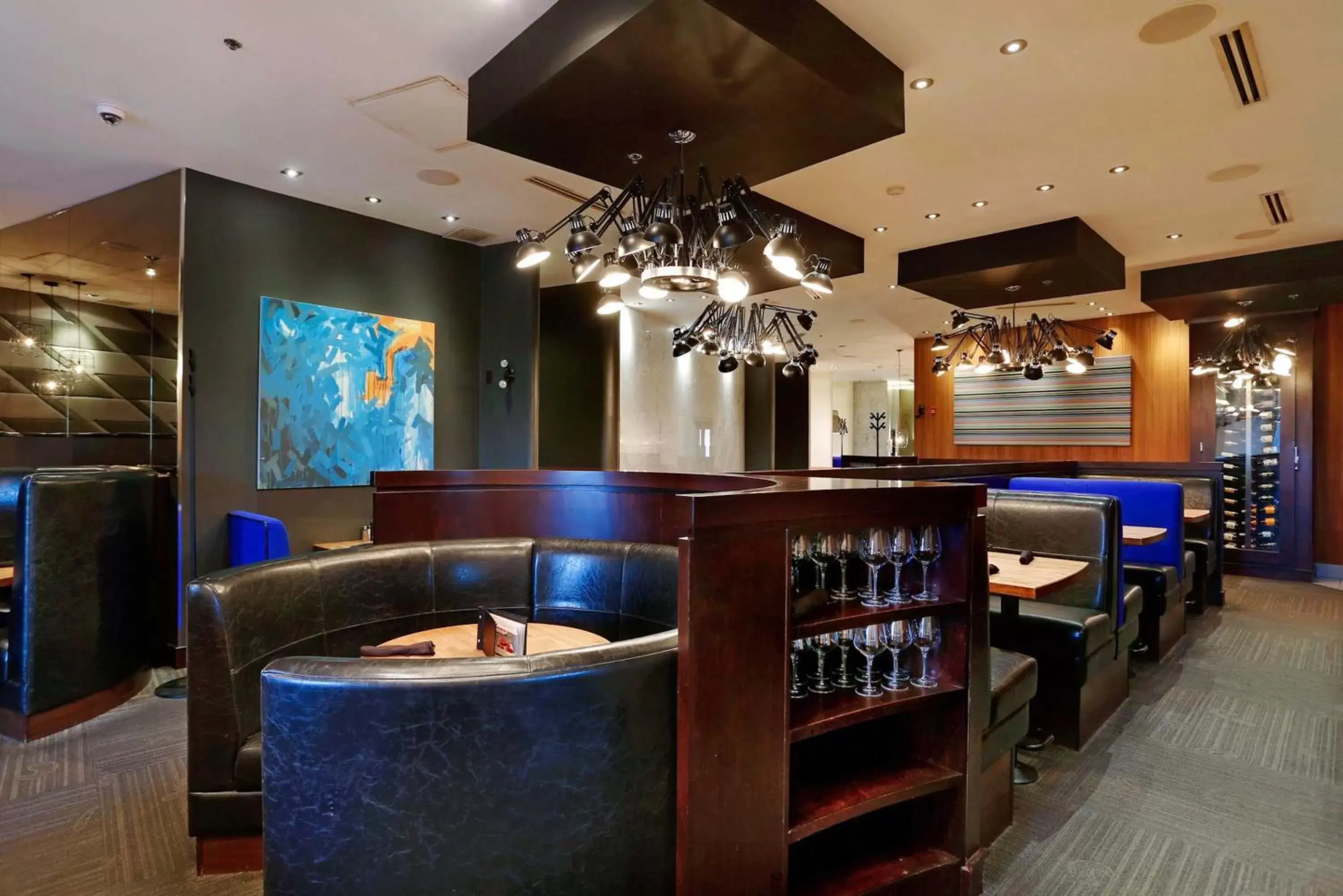 Restaurant/places to eat, Lounge/Bar in Sandman Signature Langley Hotel