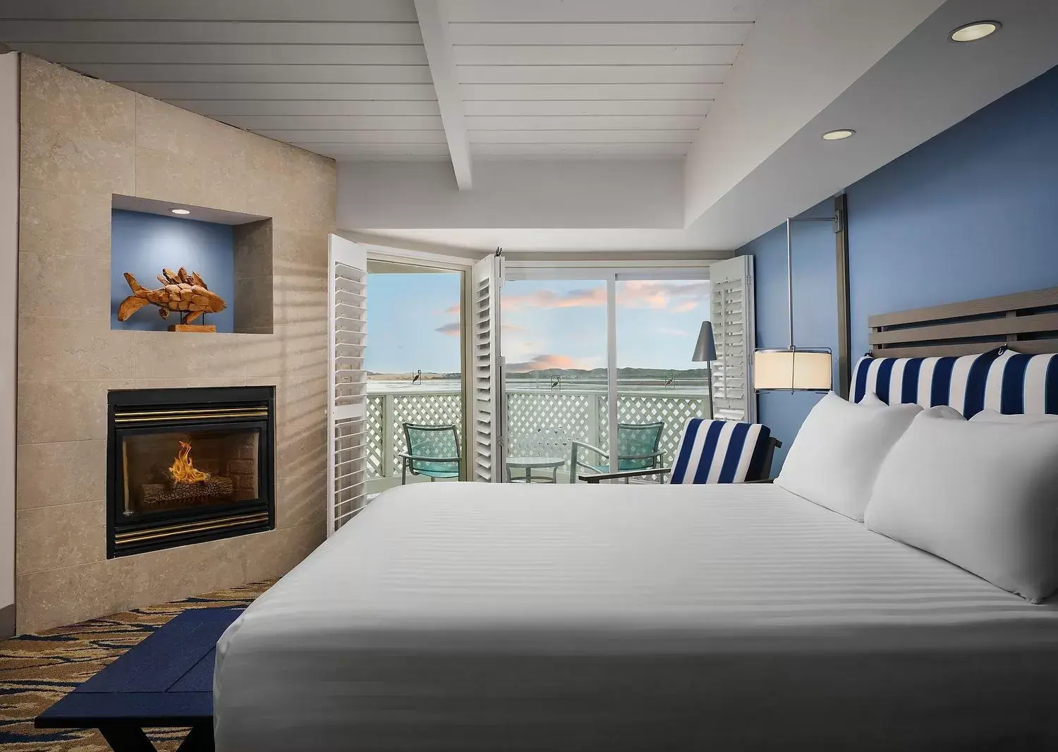 Bedroom, Bed in Inn at Morro Bay Bedroom, Bed in Inn at Morro Bay