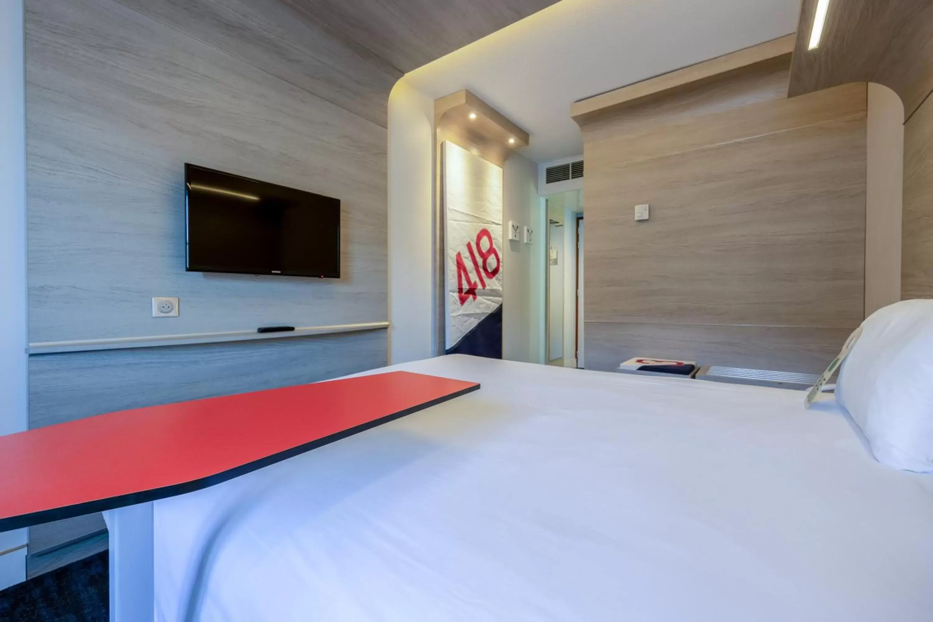 Bedroom, TV/Entertainment Center in ibis Styles La Rochelle Centre