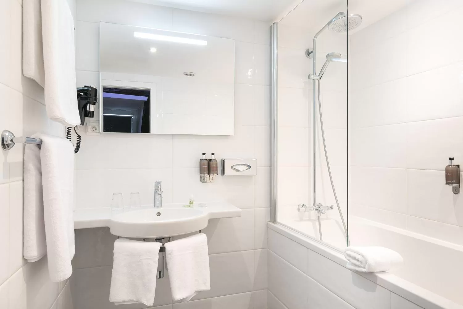 Bathroom in Hôtel de l'Europe by HappyCulture