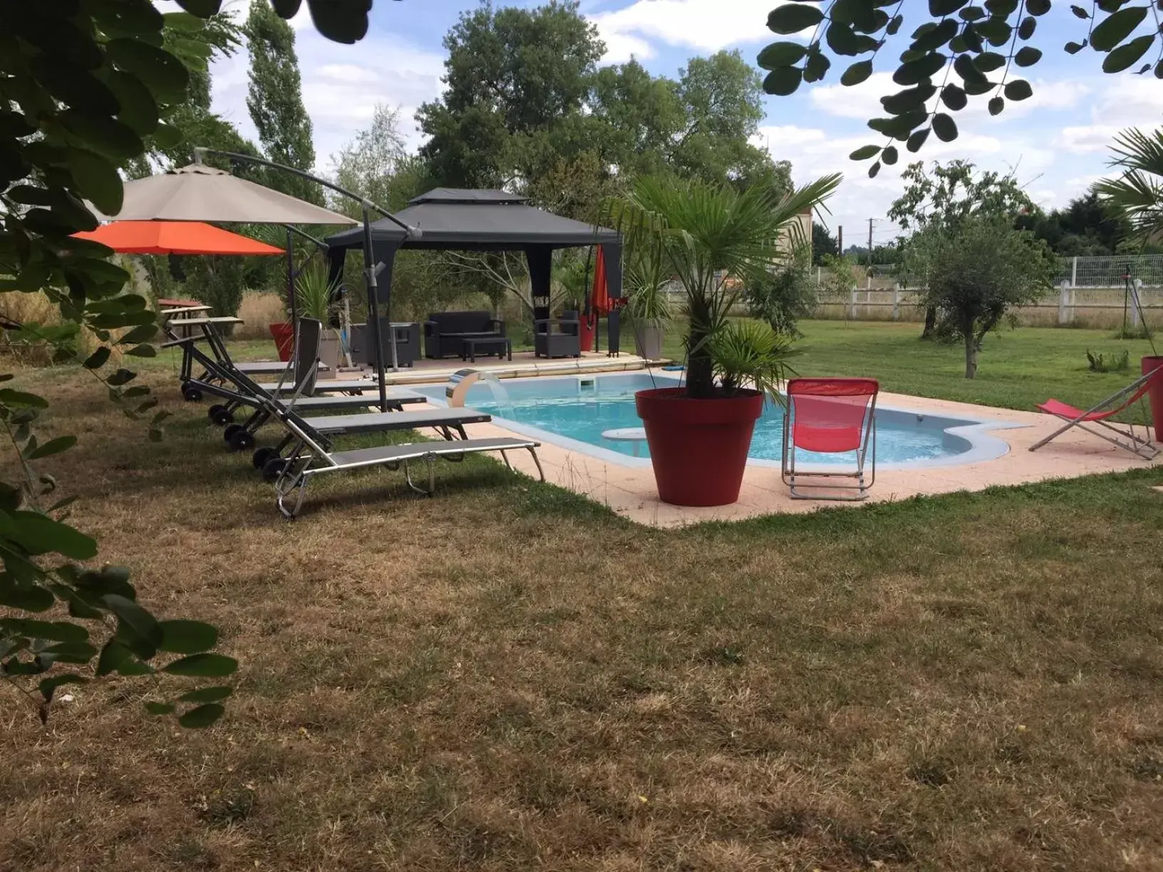 Garden, Swimming Pool in Avenue de la Gare