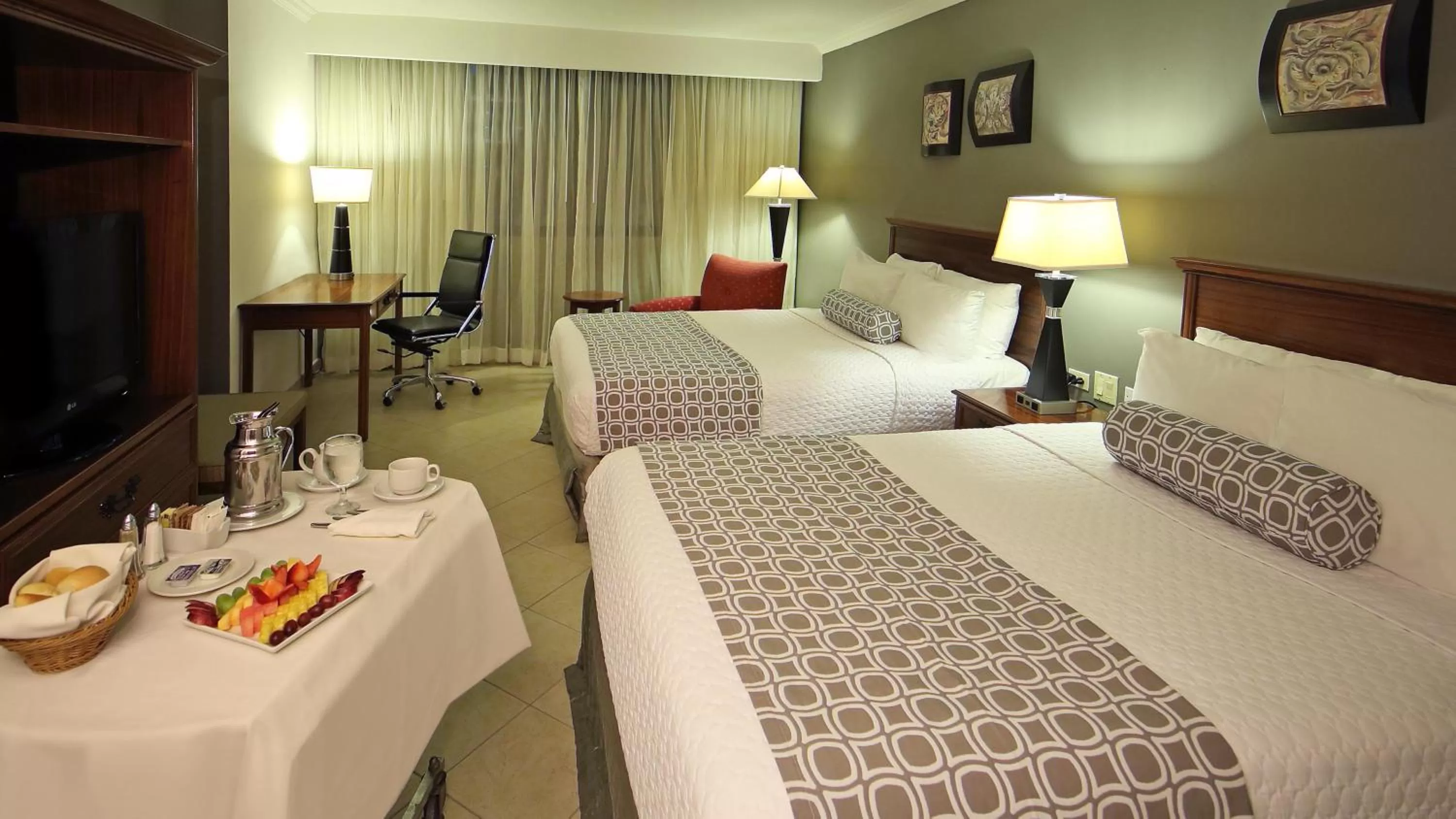Photo of the whole room, Bed in Crowne Plaza Panama by IHG