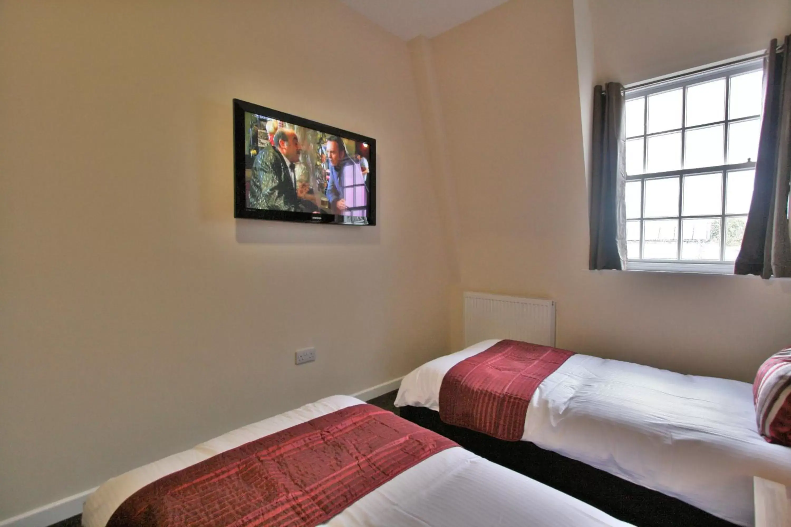 Day, Bed in Central Hotel Gloucester by RoomsBooked