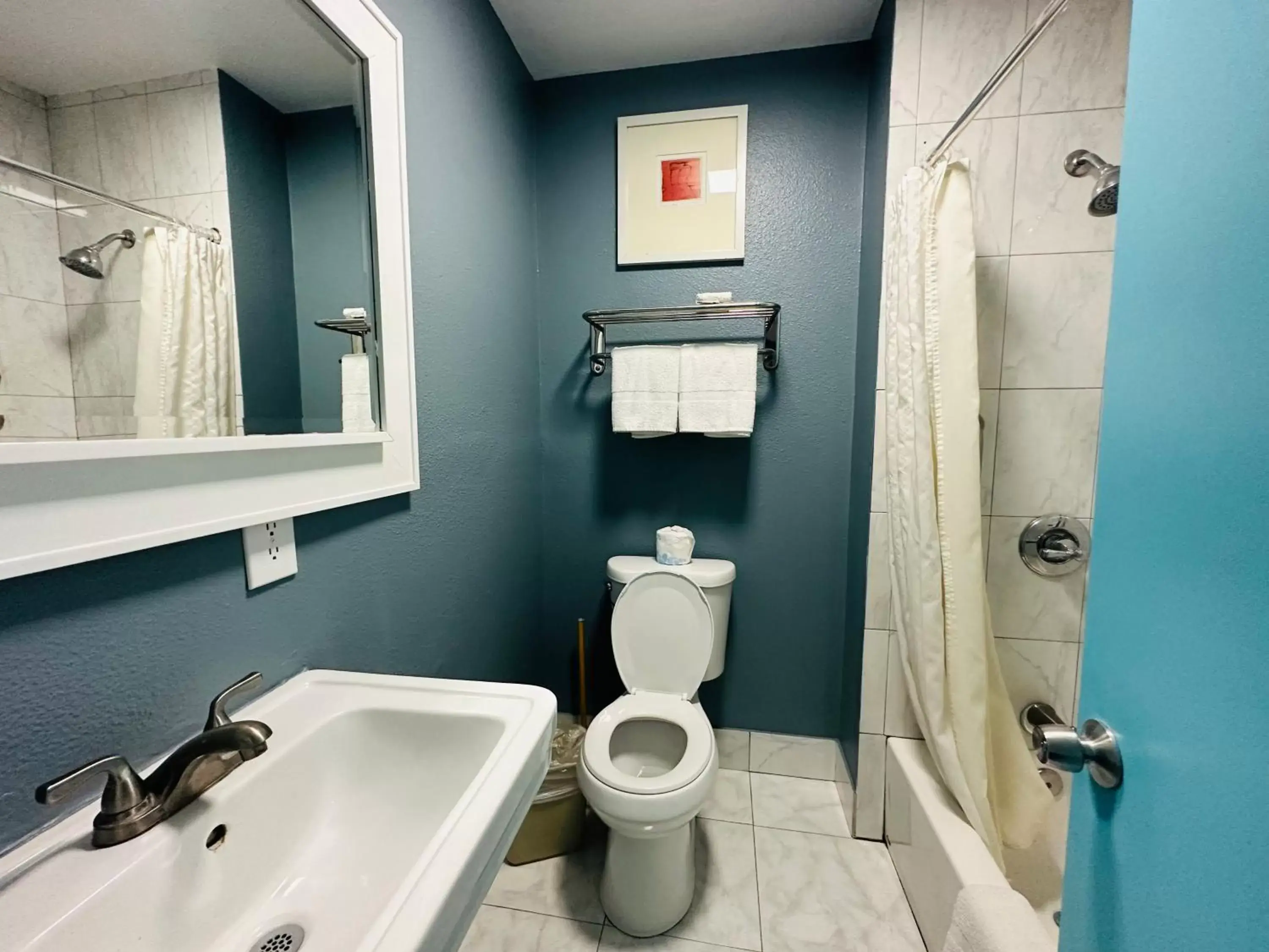 Bathroom in Casa Blanca Inn & Suites Whittier