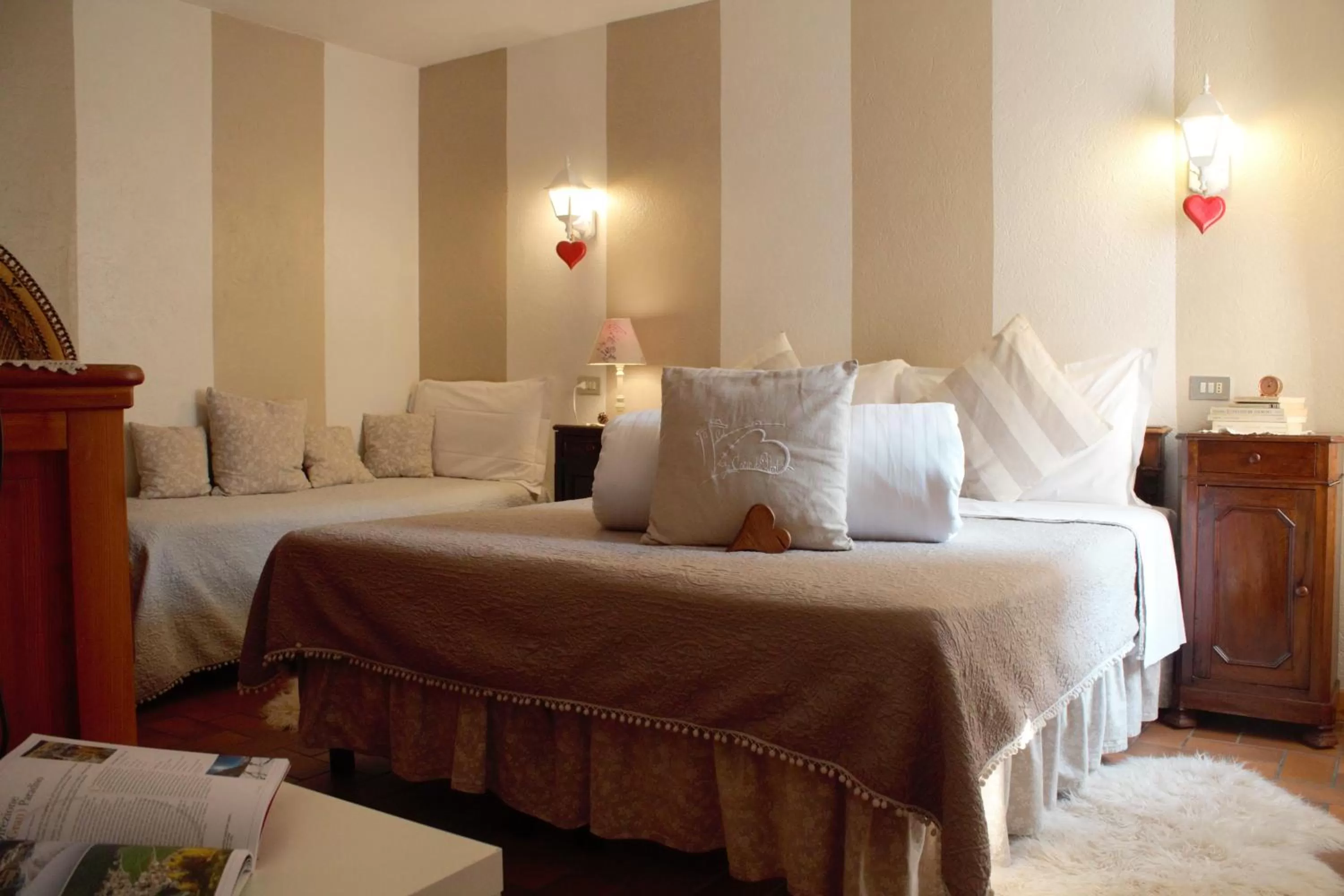 Photo of the whole room, Bed in Le Coeur du Pont