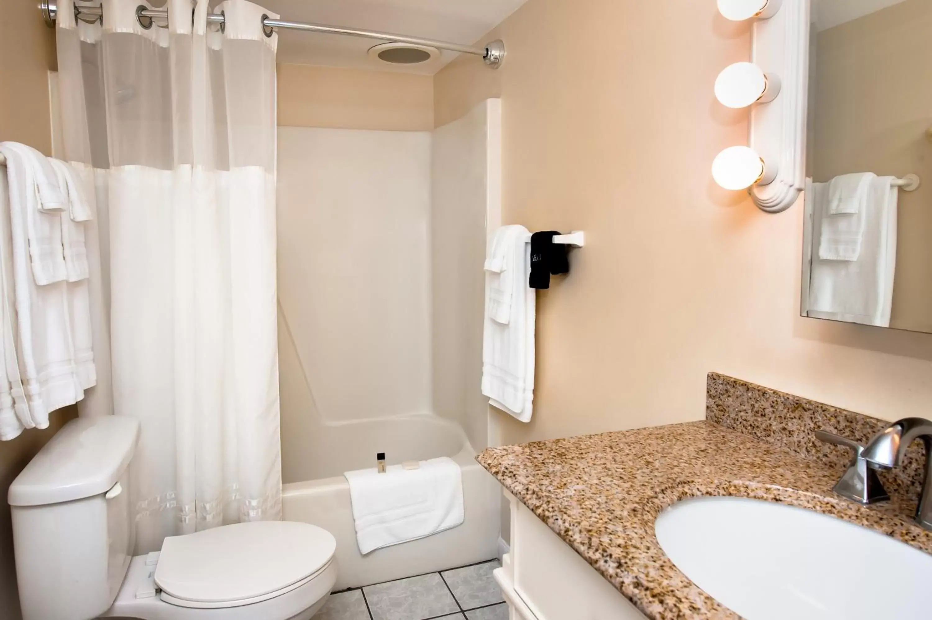 Bathroom in Cedar Cove Resort & Cottages