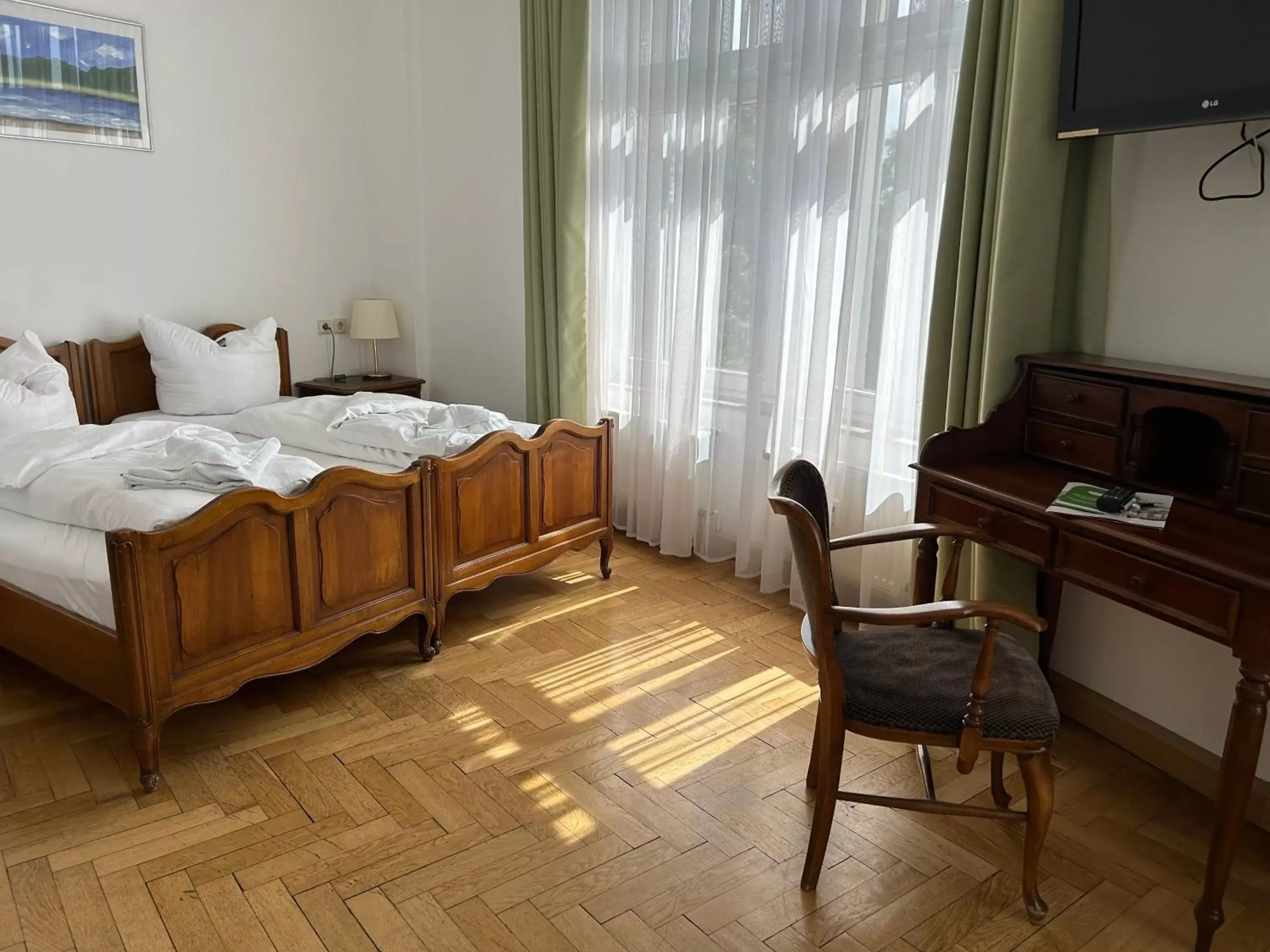 Bedroom, Bed in Jahrhunderthotel Leipzig