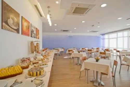 Restaurant/places to eat in Hotel Master