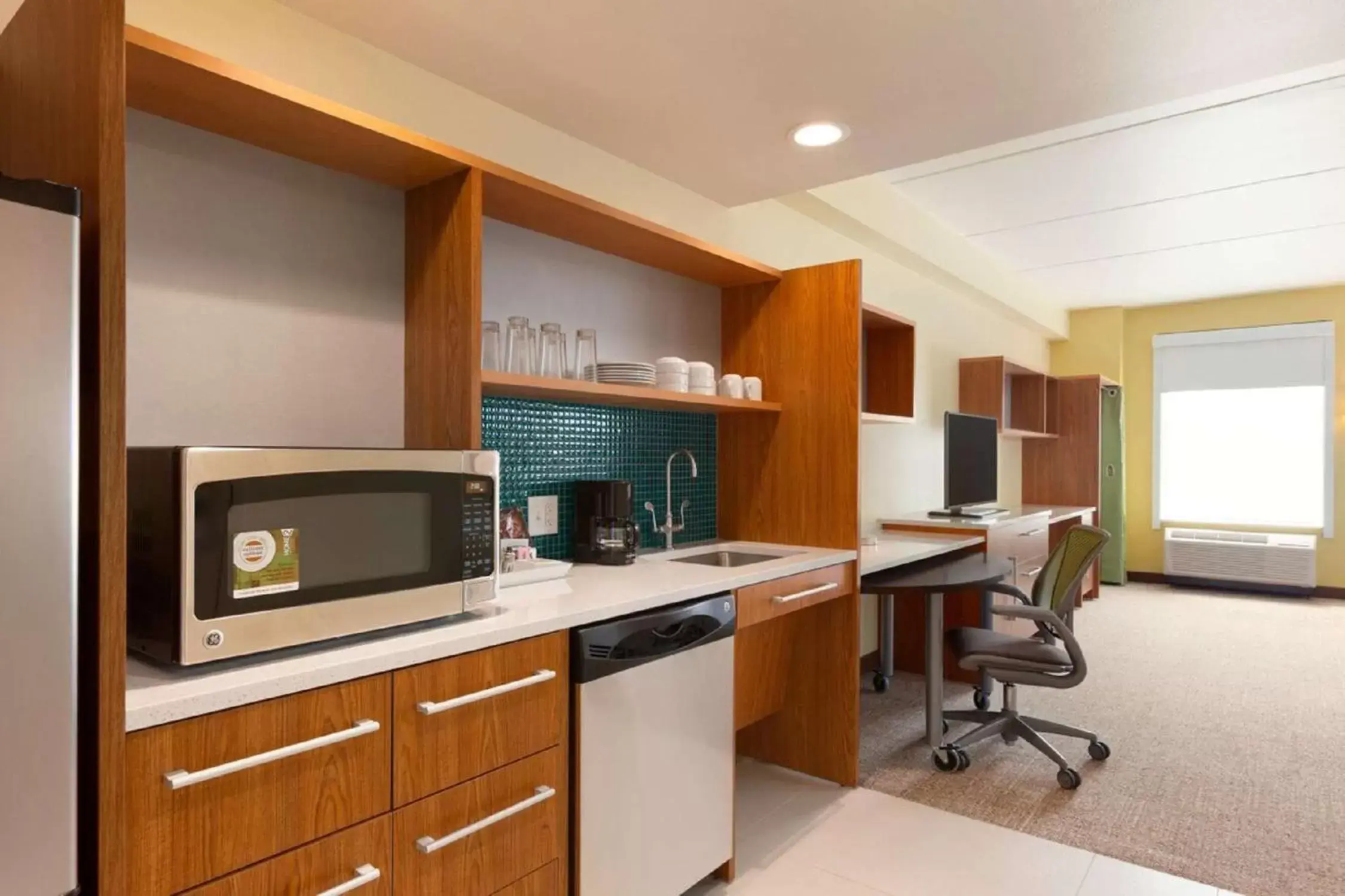 Kitchen or kitchenette, Kitchen/Kitchenette in Home2 Suites by Hilton Albany Airport/Wolf Rd