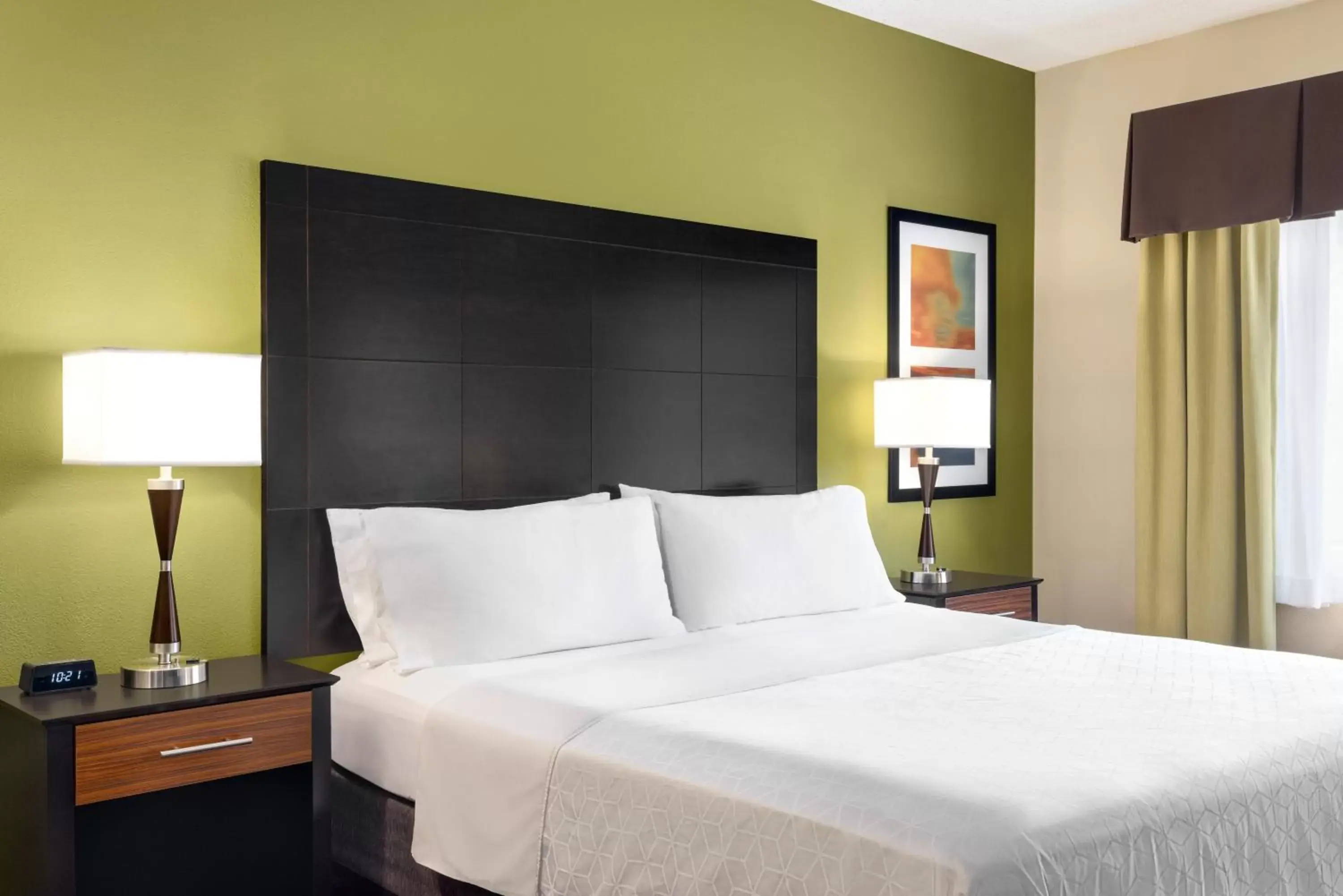 Photo of the whole room, Bed in Holiday Inn Express Hotel & Suites Edmond, an IHG Hotel