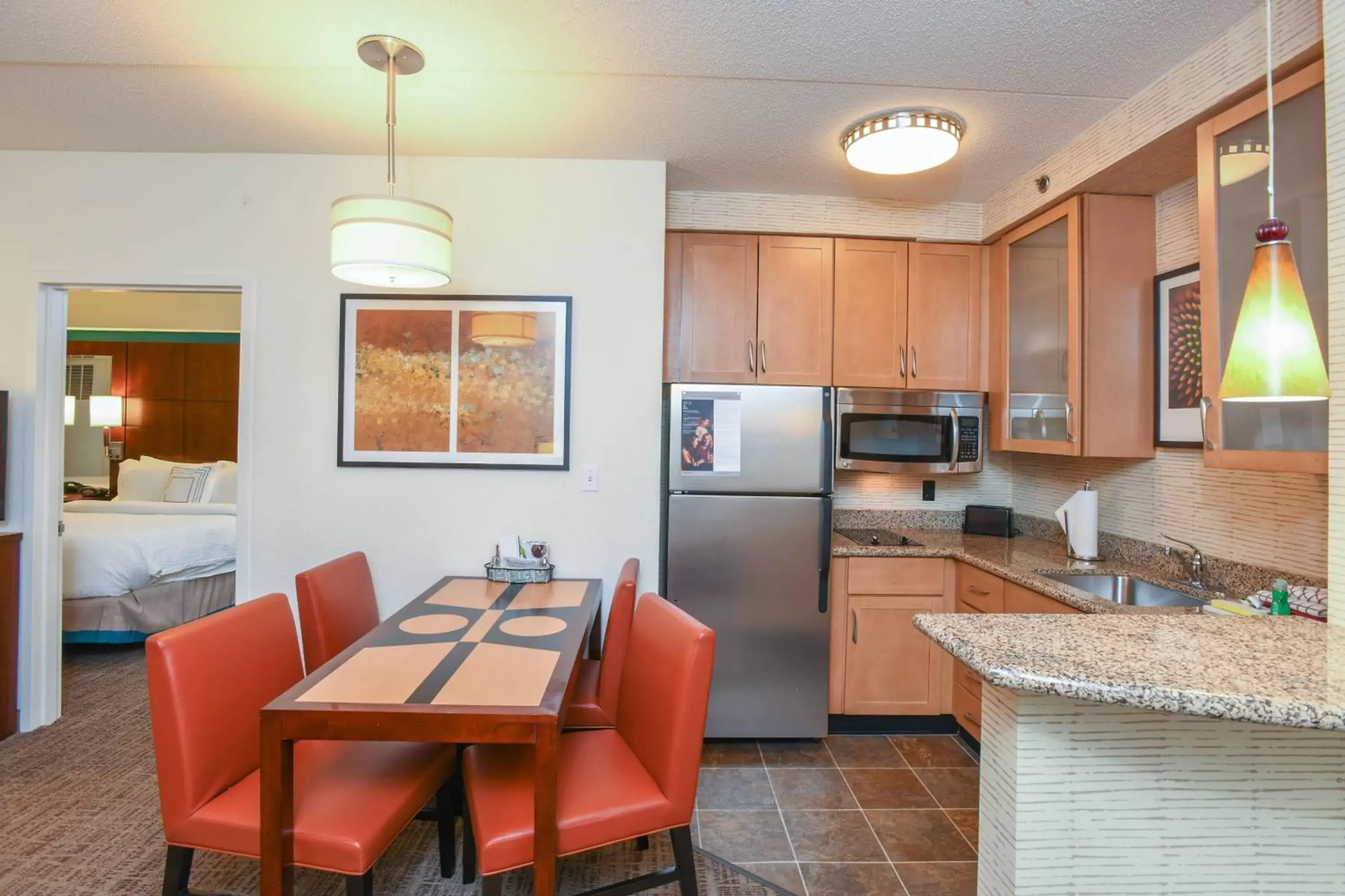 Bedroom, Kitchen/Kitchenette in Residence Inn Cincinnati North West Chester