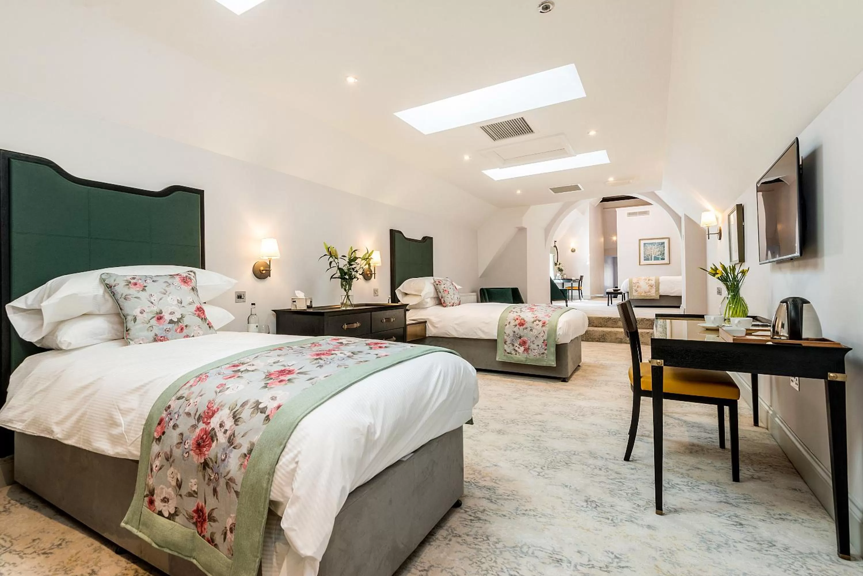 Bed in Burnside Hotel