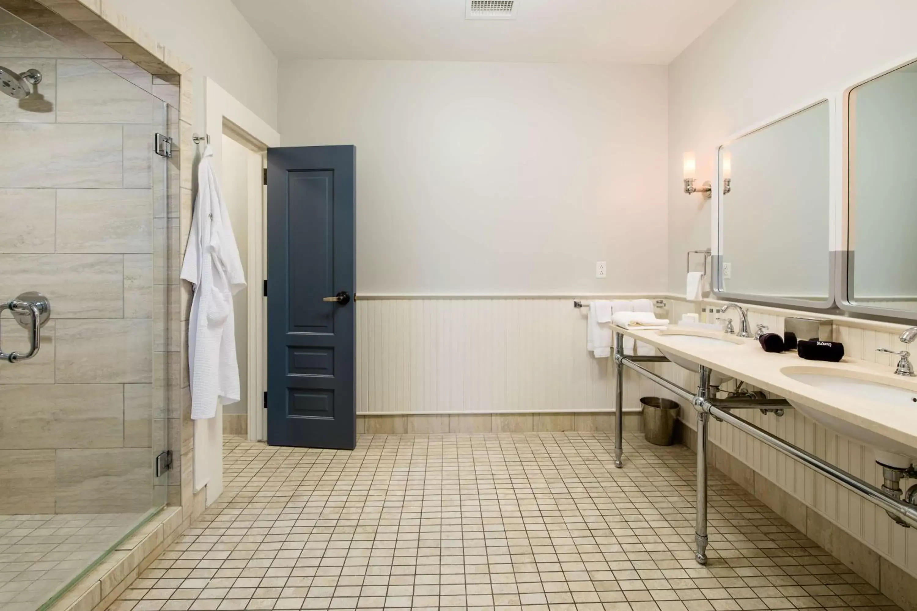 Bathroom in Hotel Florence, Tapestry Collection by Hilton