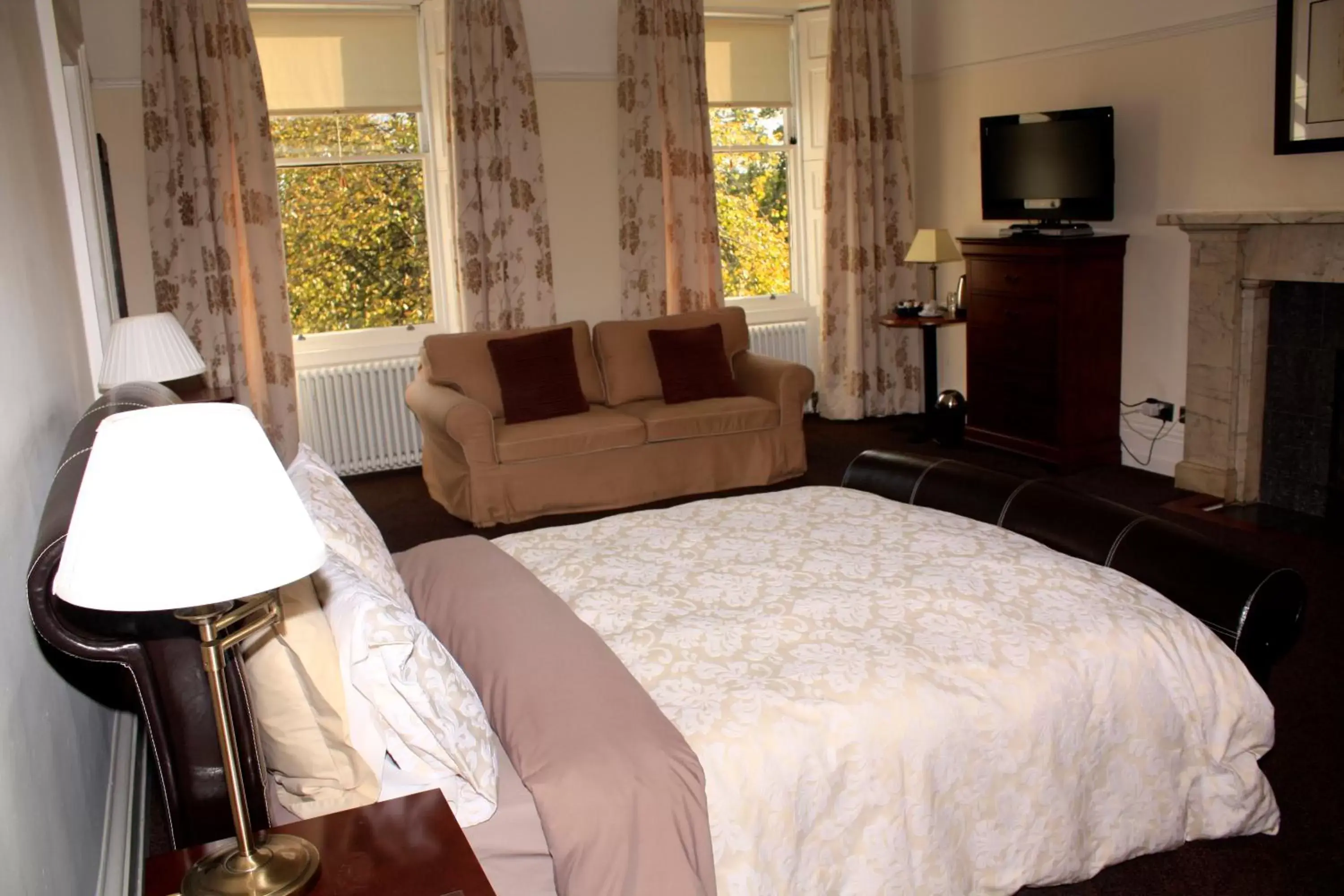 Living room, Seating Area in Ashtree House Hotel, Glasgow Airport & Paisley