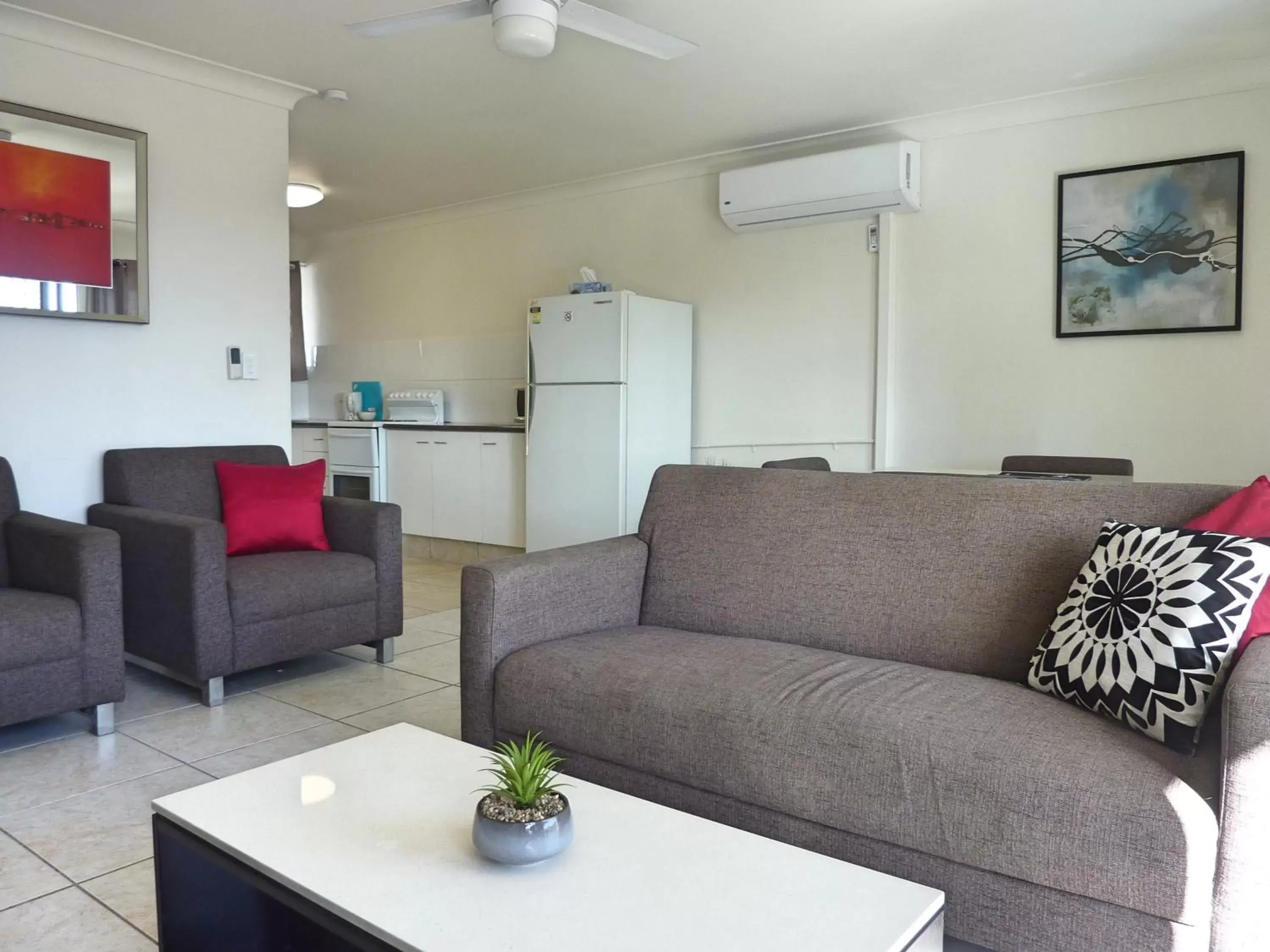 Living room, Seating Area in Jadran Motel & El Jays Holiday Lodge