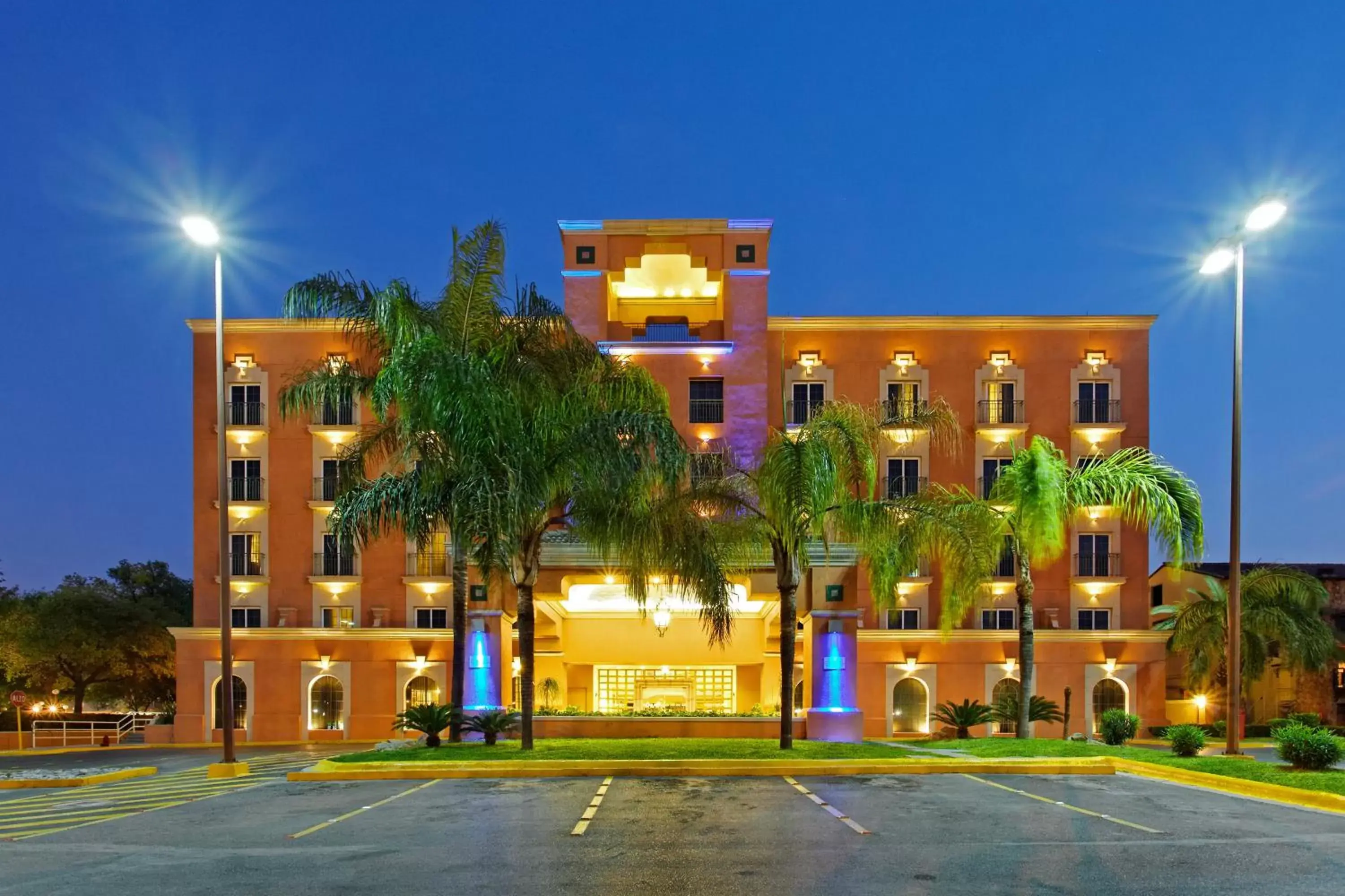 Property Building in Holiday Inn Express Monterrey Galerias-San Jeronimo, an IHG Hotel