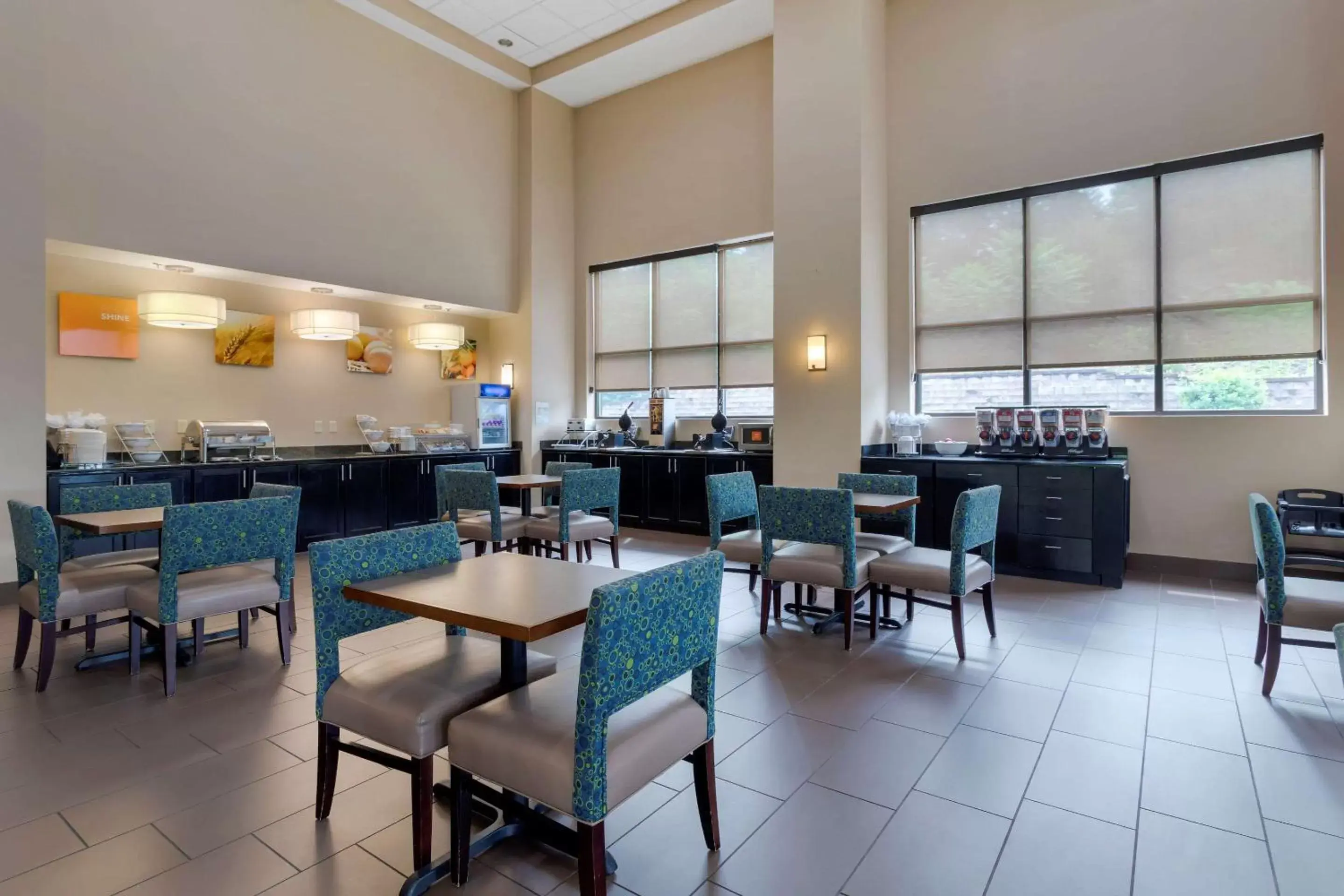 Breakfast, Restaurant/Places to Eat in Comfort Suites Kingsport