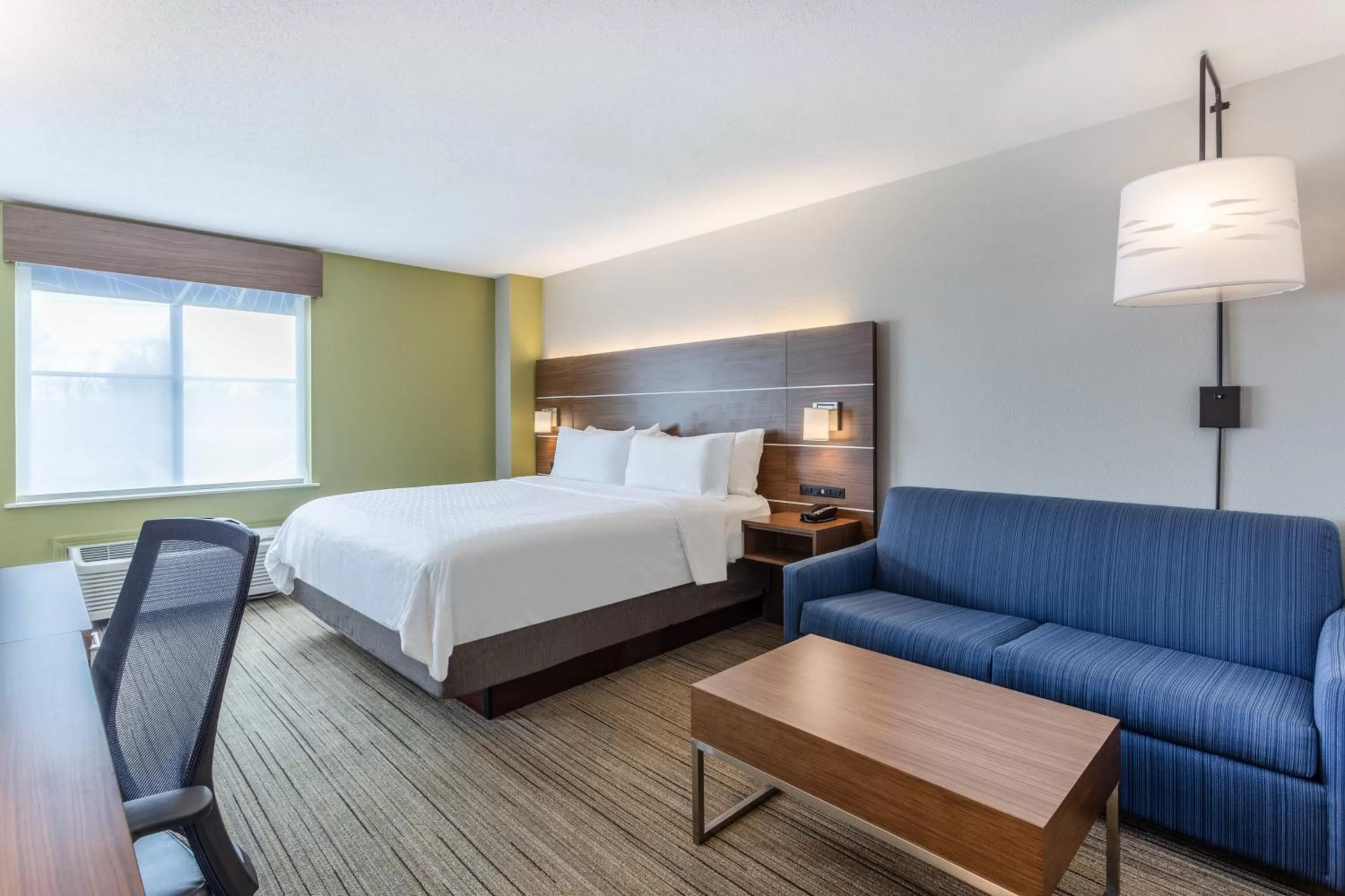 Photo of the whole room, Bed in Holiday Inn Express Scottsburg by IHG