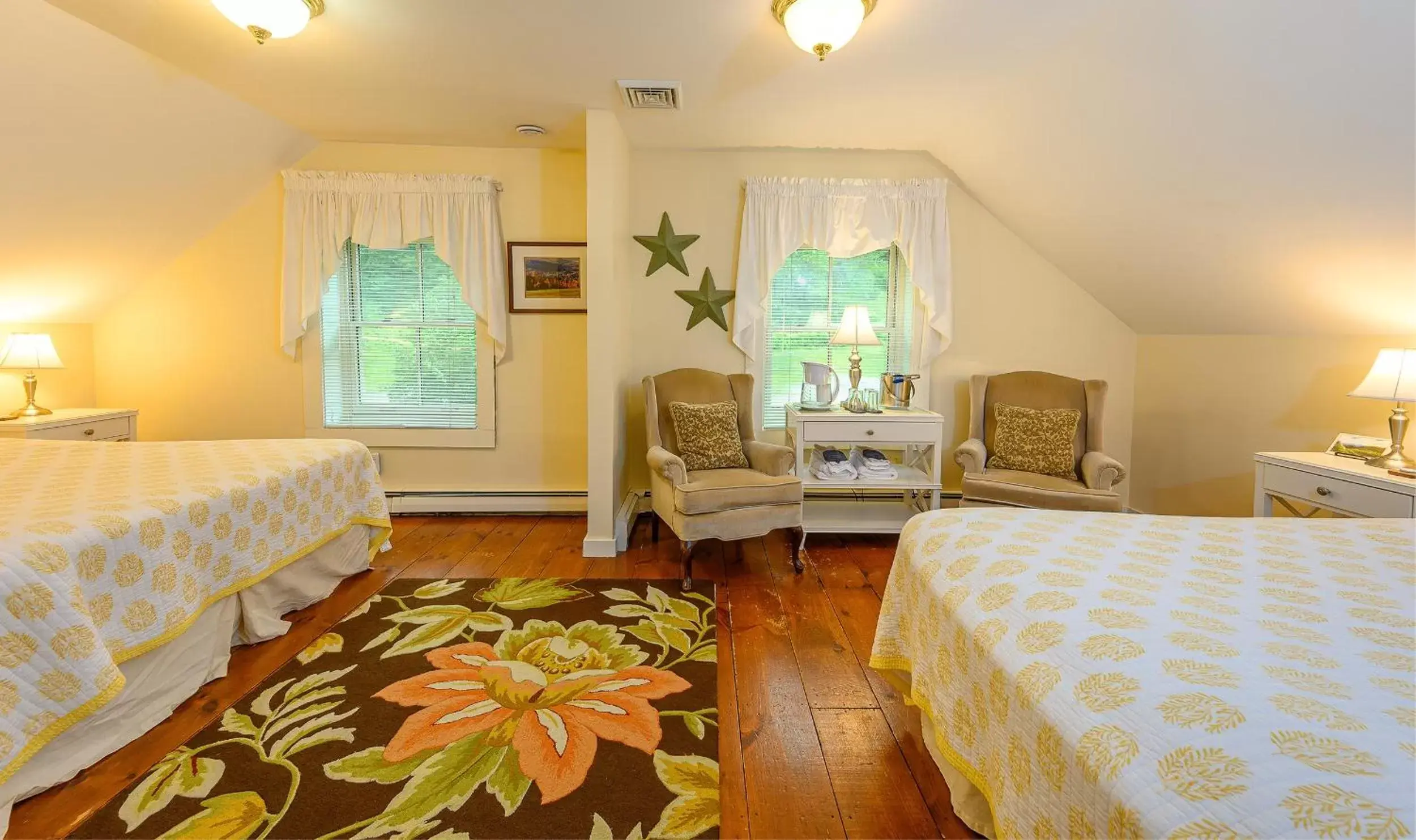 Photo of the whole room, Bed in Brass Lantern Inn