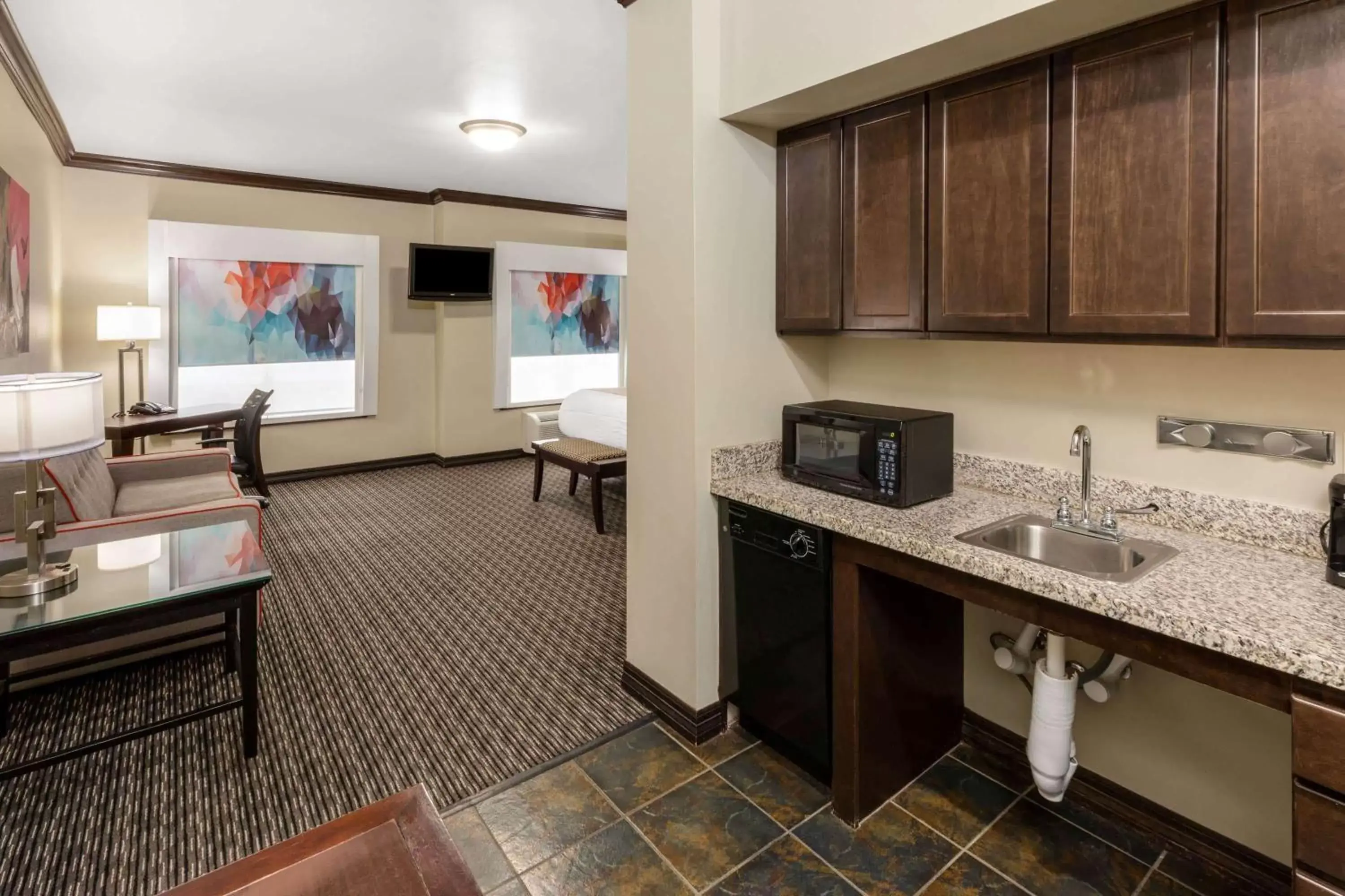 Photo of the whole room, Kitchen/Kitchenette in Hawthorn Suites by Wyndham Lubbock