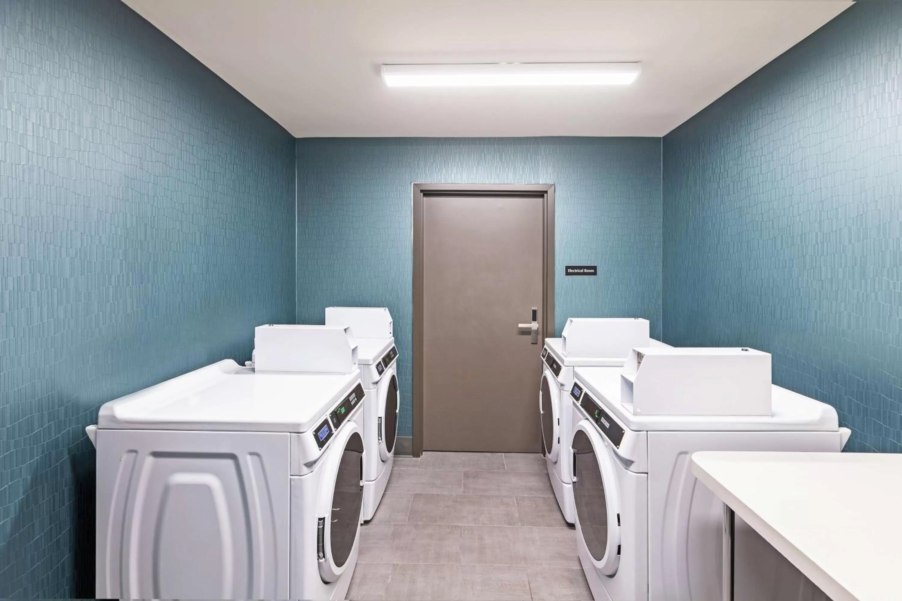 Property building in Hampton Inn Gardner