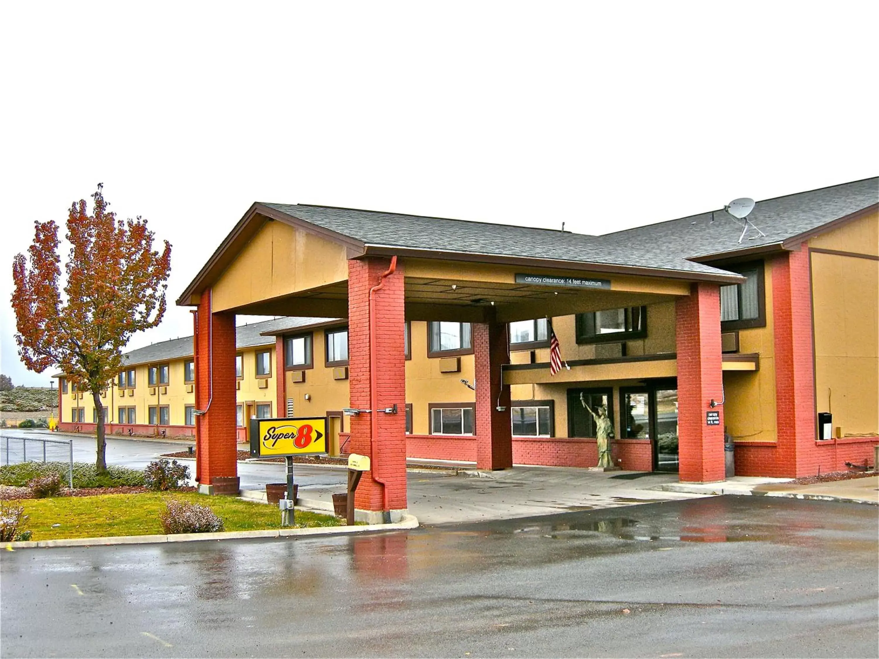 Facade/entrance in Super 8 by Wyndham Baker City Facade/entrance in Super 8 by Wyndham Baker City