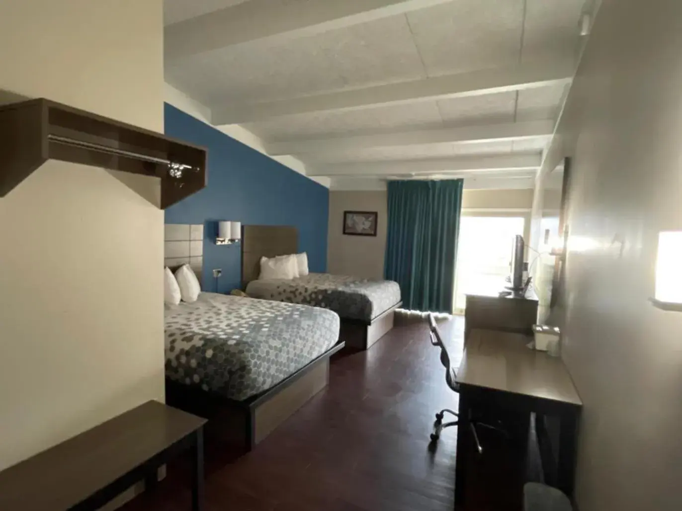 Photo of the whole room, Bed in Baymont by Wyndham Bay City