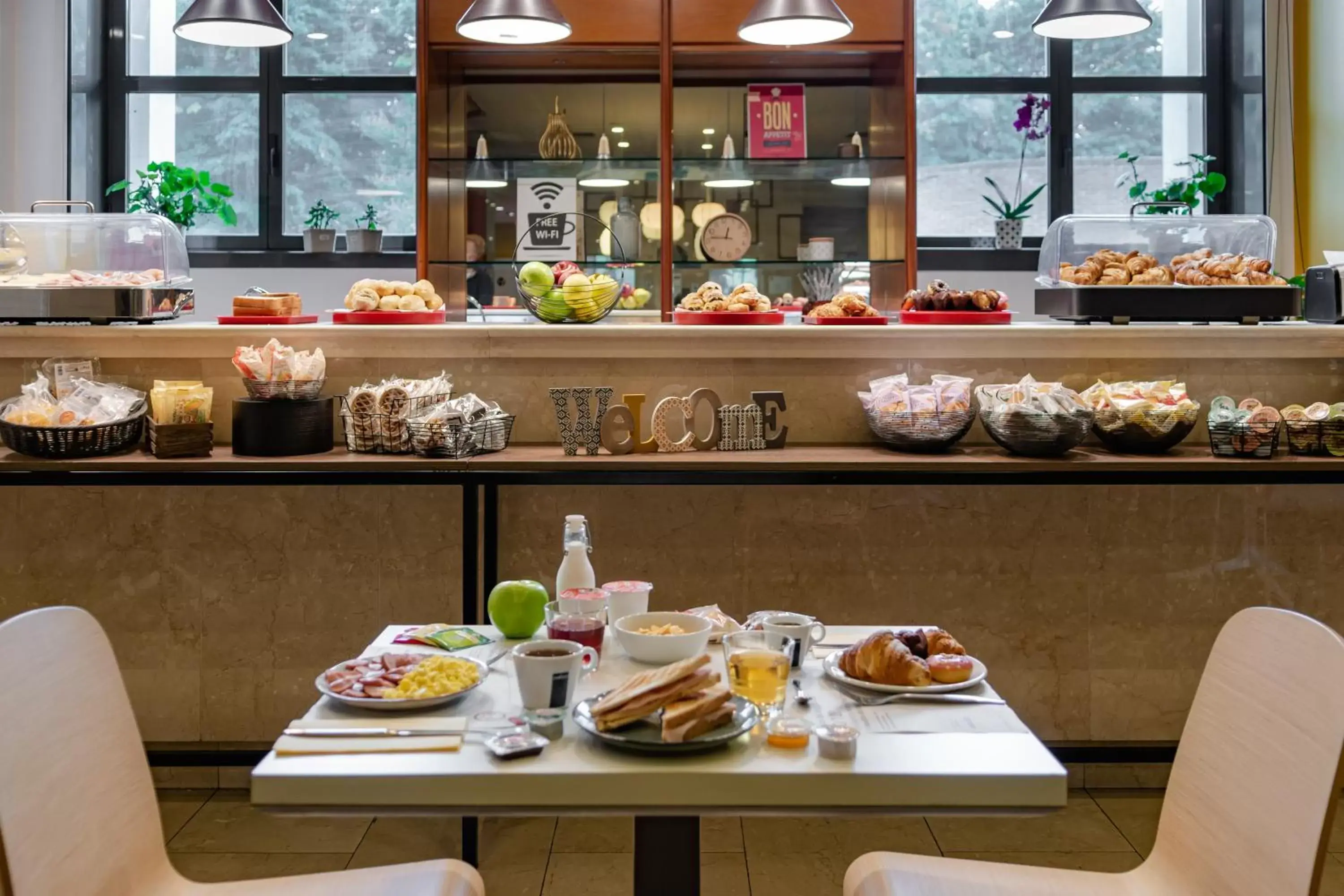 Breakfast, Restaurant/Places to Eat in B&B Hotel Cremona