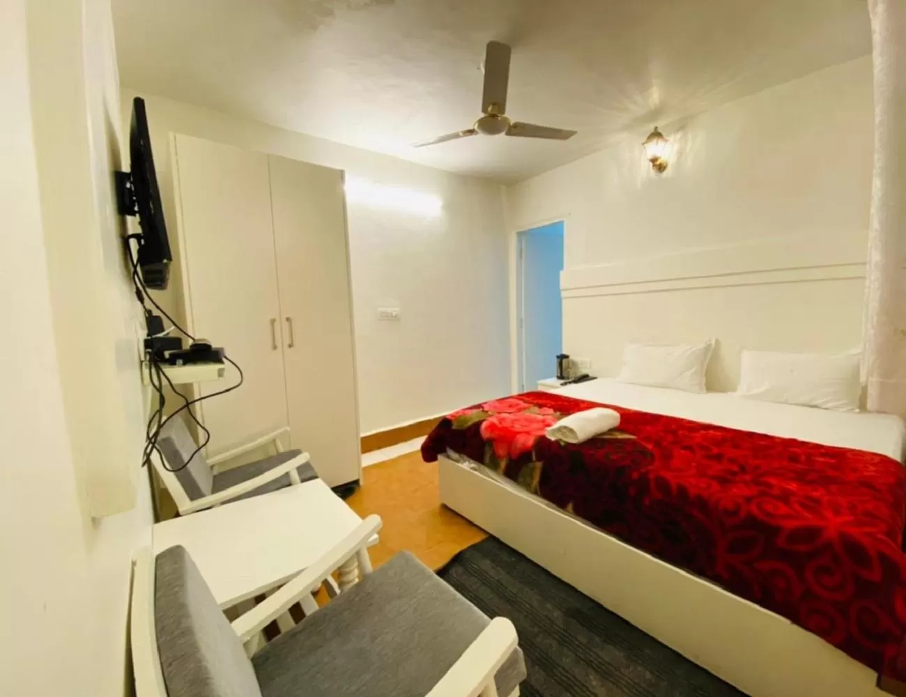 Bedroom, Bed in Hotel Diamond, Mussoorie