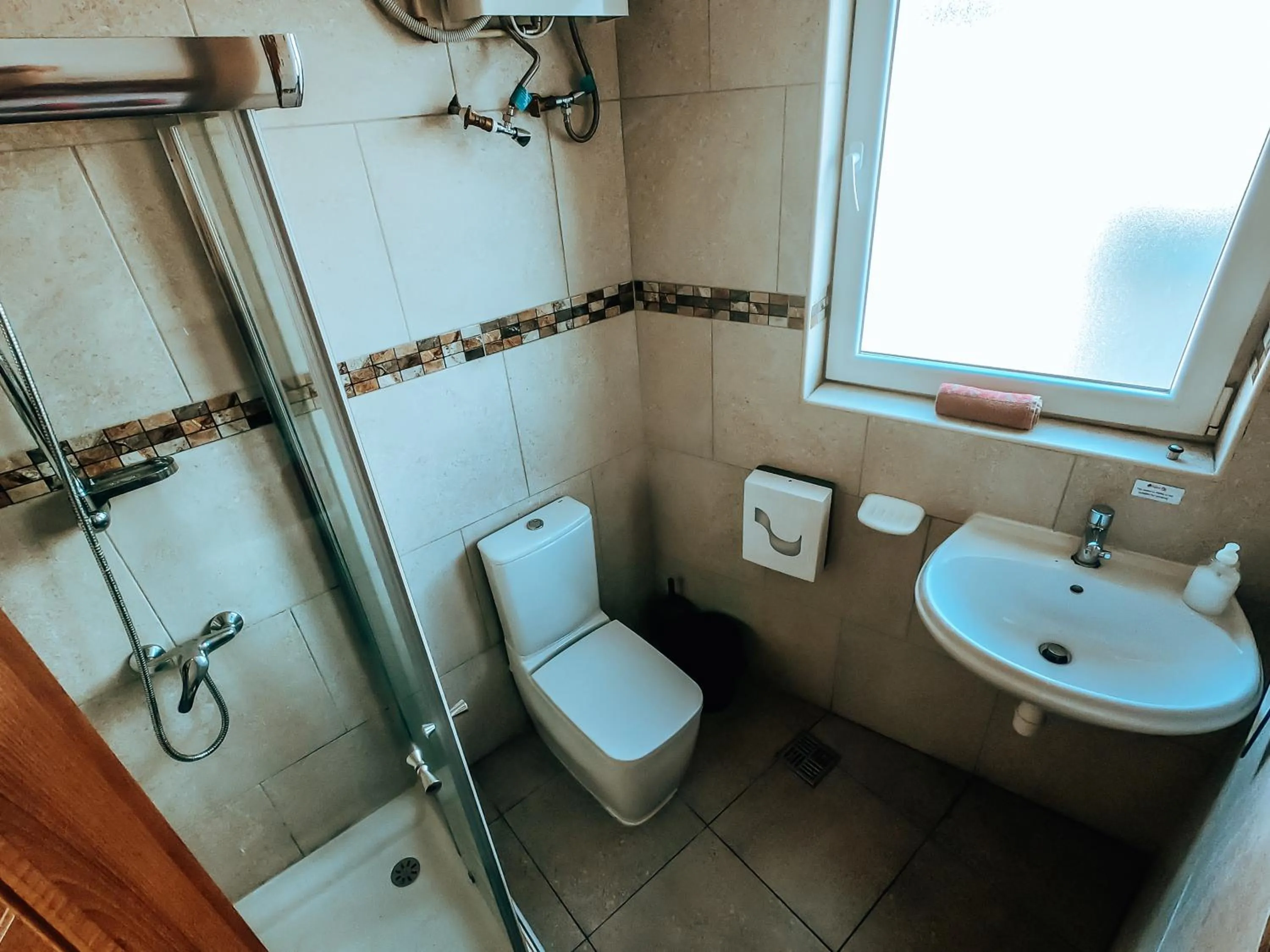 Shower in Marco Polo Party Hostel