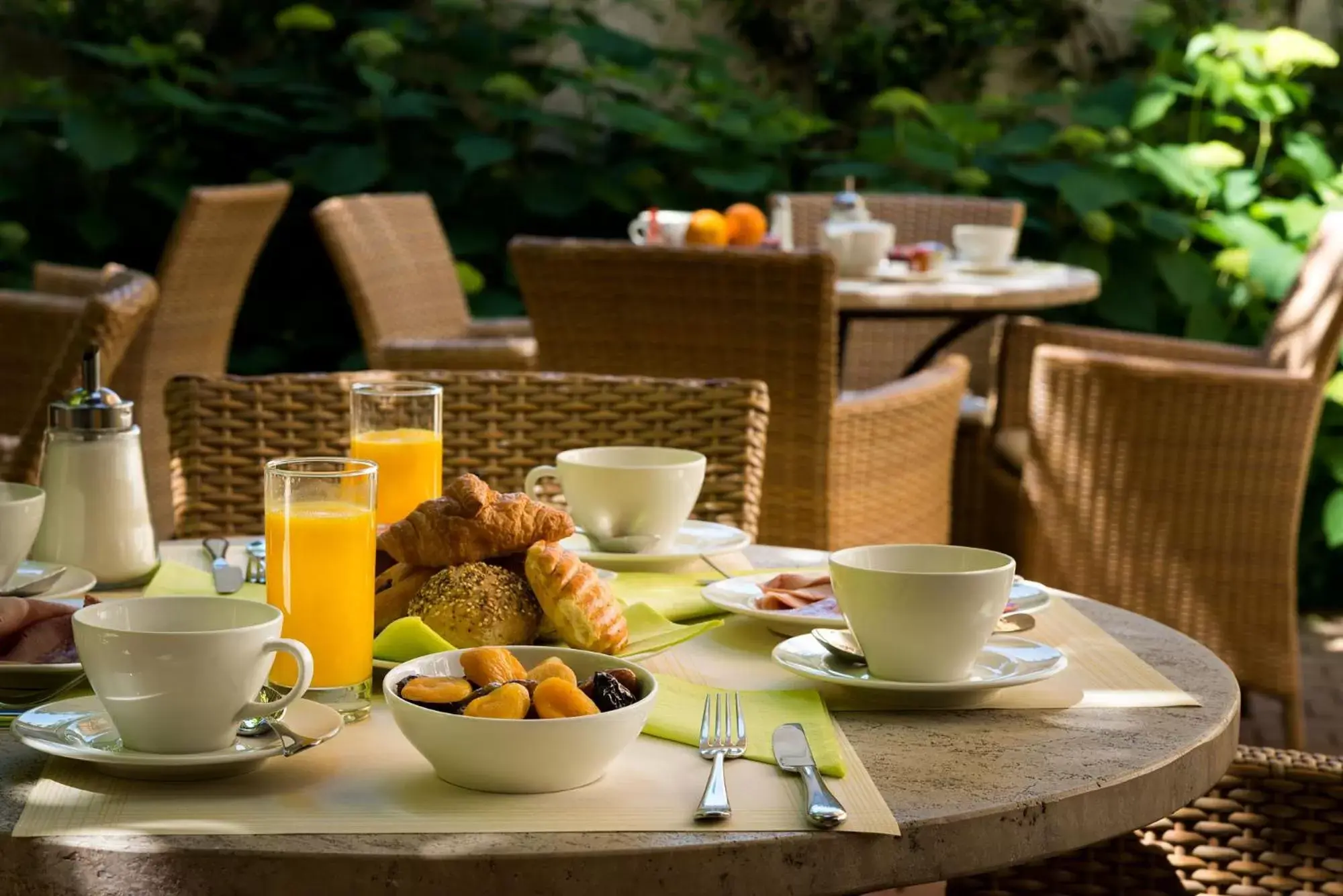 Restaurant/places to eat, Breakfast in Hotel Magellan