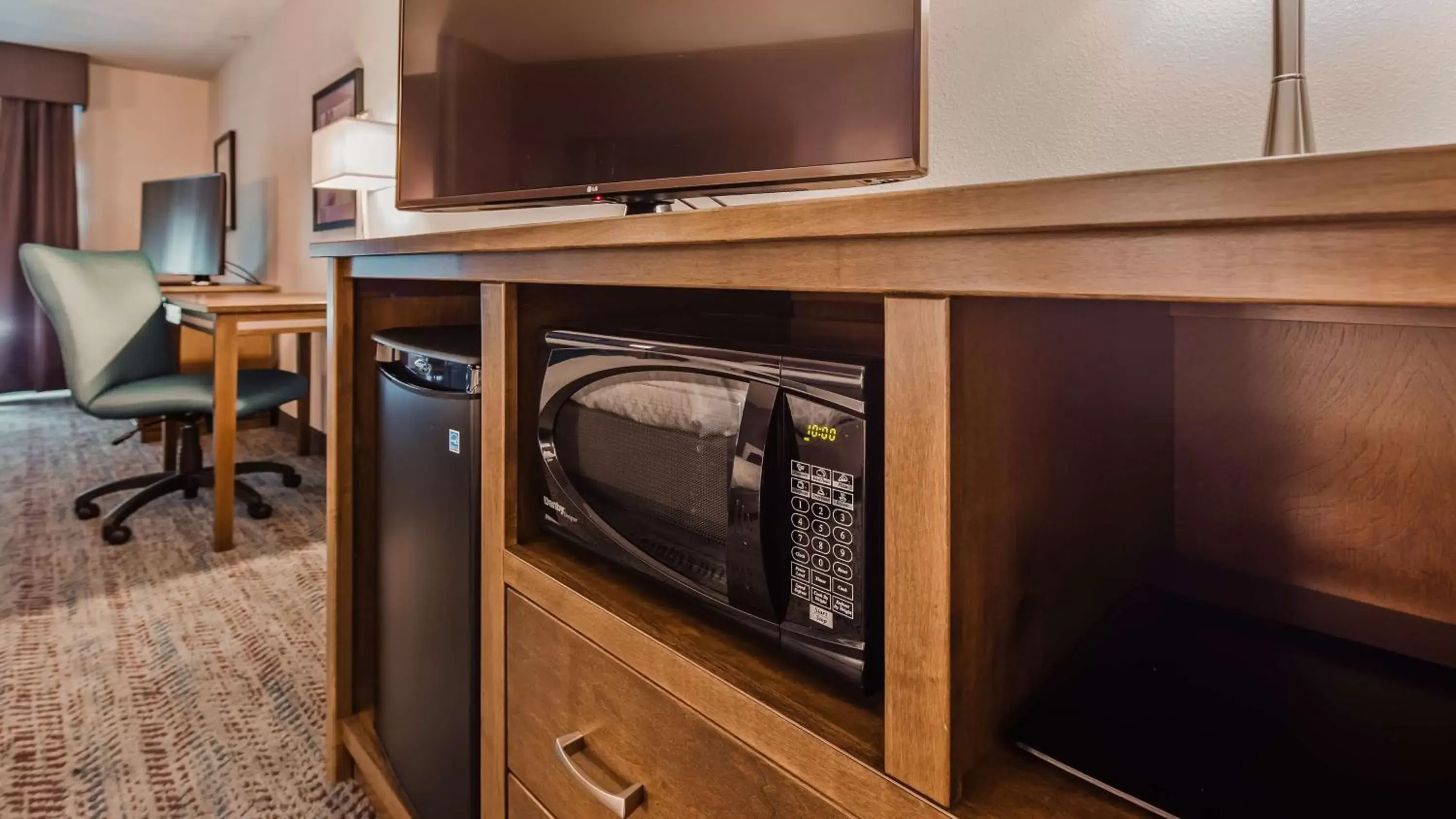 Photo of the whole room, TV/Entertainment Center in Best Western Plus Rapid City Rushmore