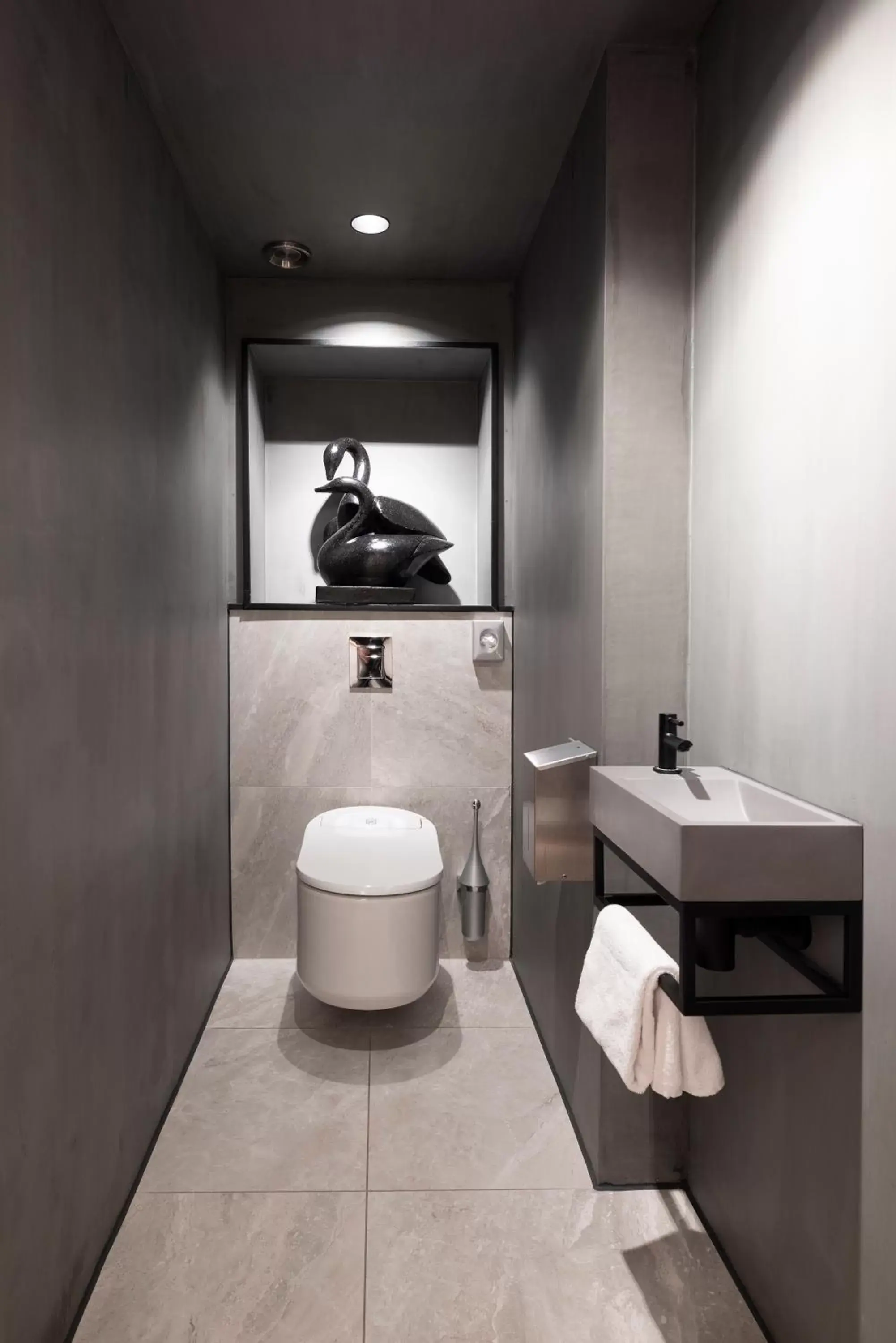 Toilet, Bathroom in Hotel Mitland